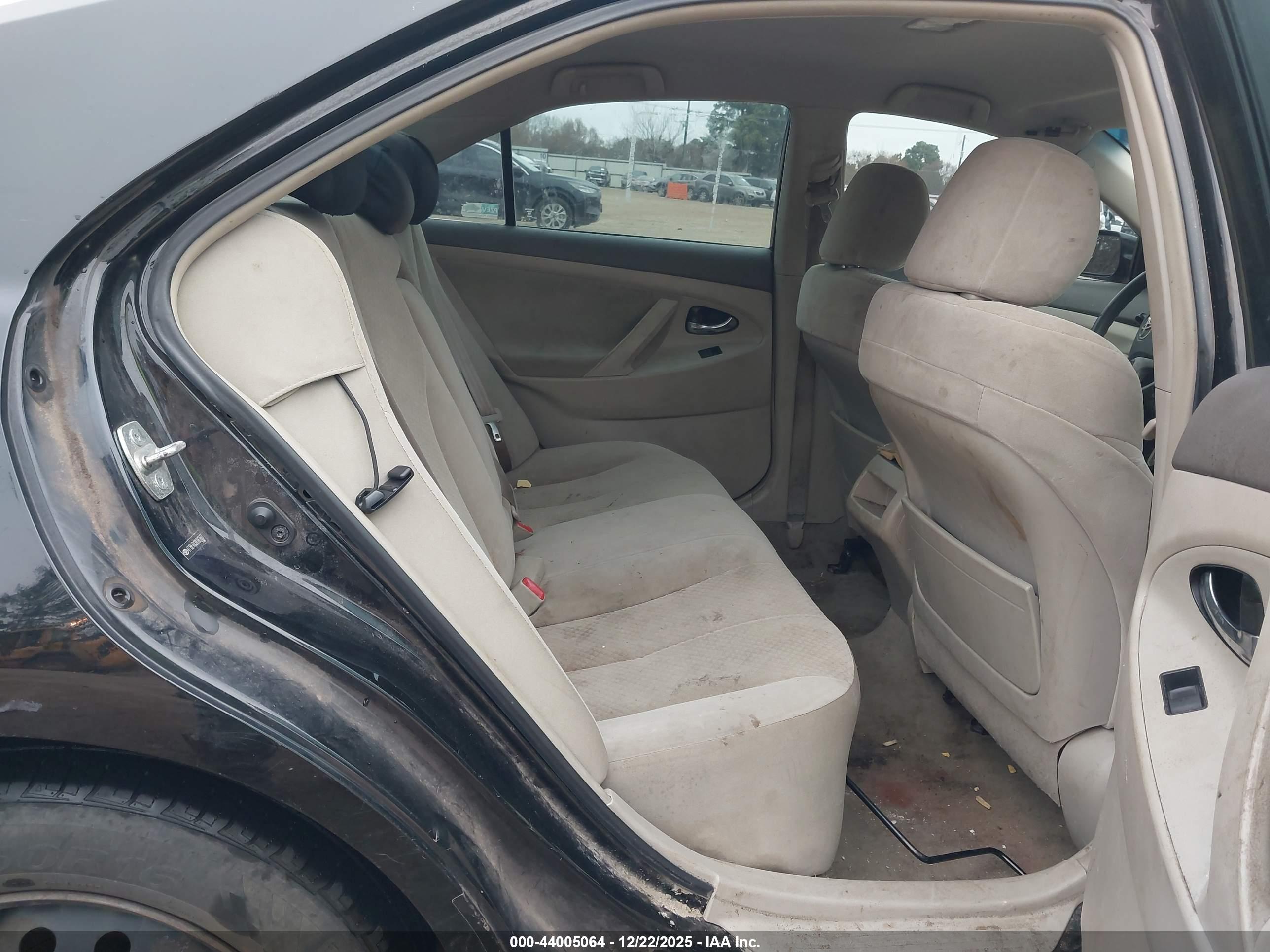 TOYOTA CAMRY image 8