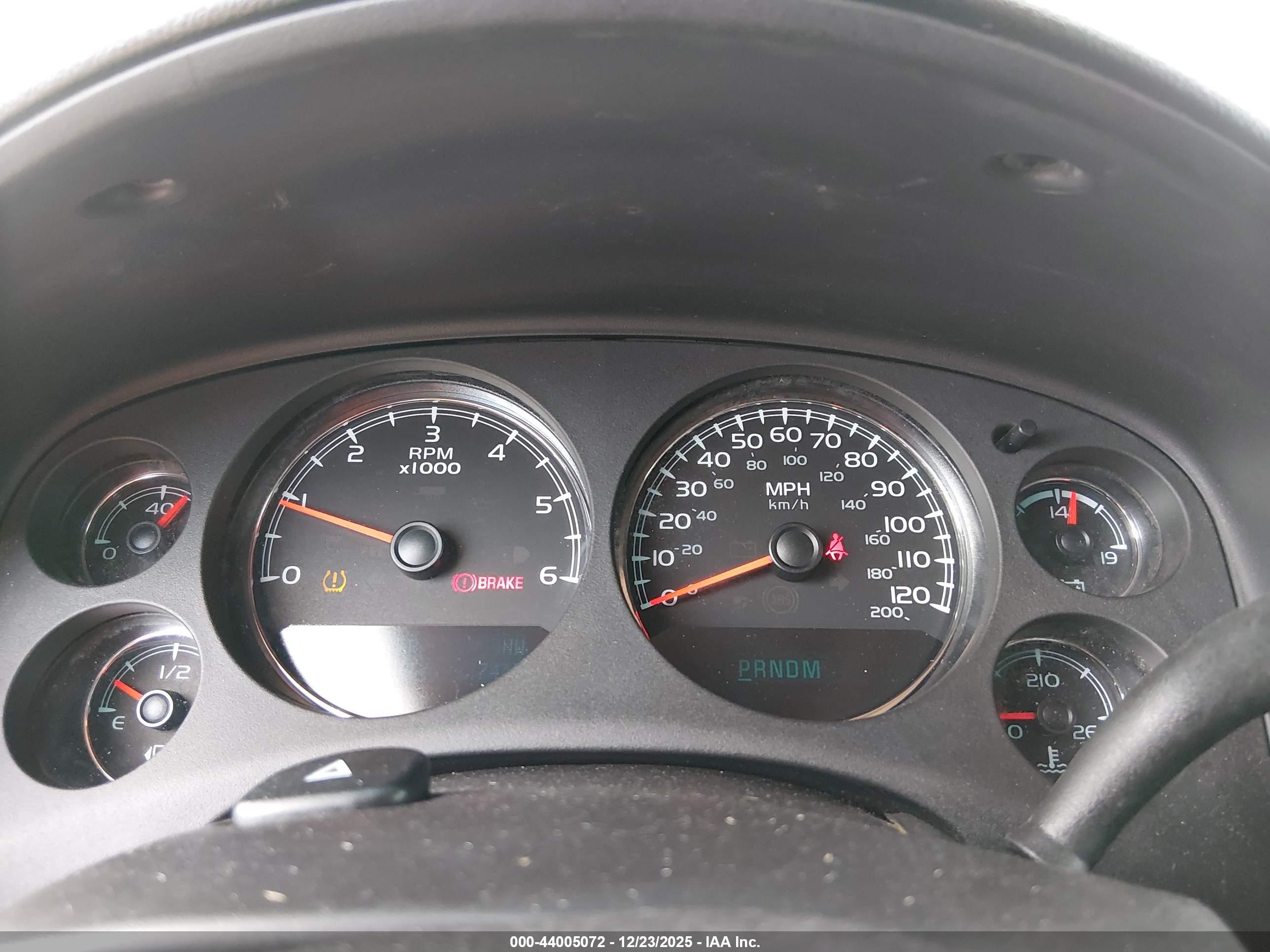 CHEVROLET SUBURBAN image 7