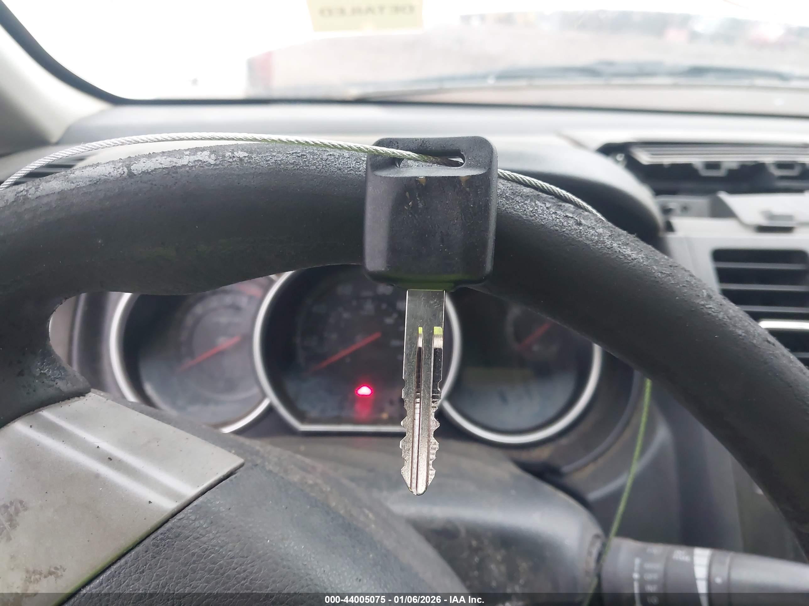 NISSAN VERSA image 11