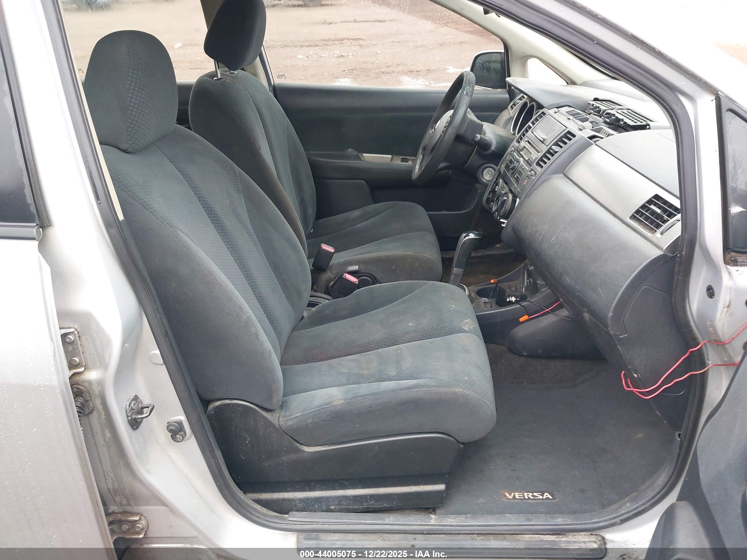 NISSAN VERSA image 5