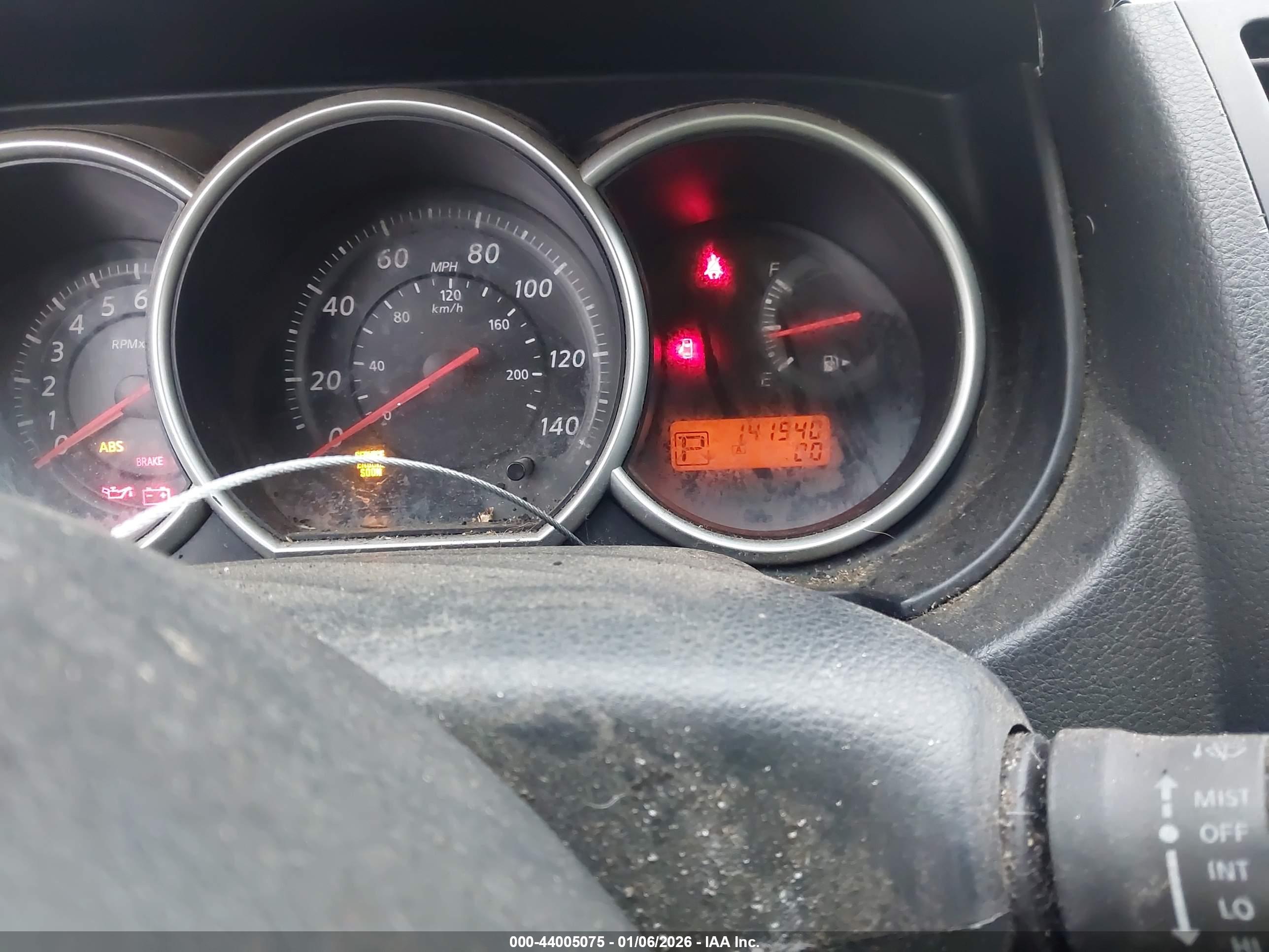 NISSAN VERSA image 7