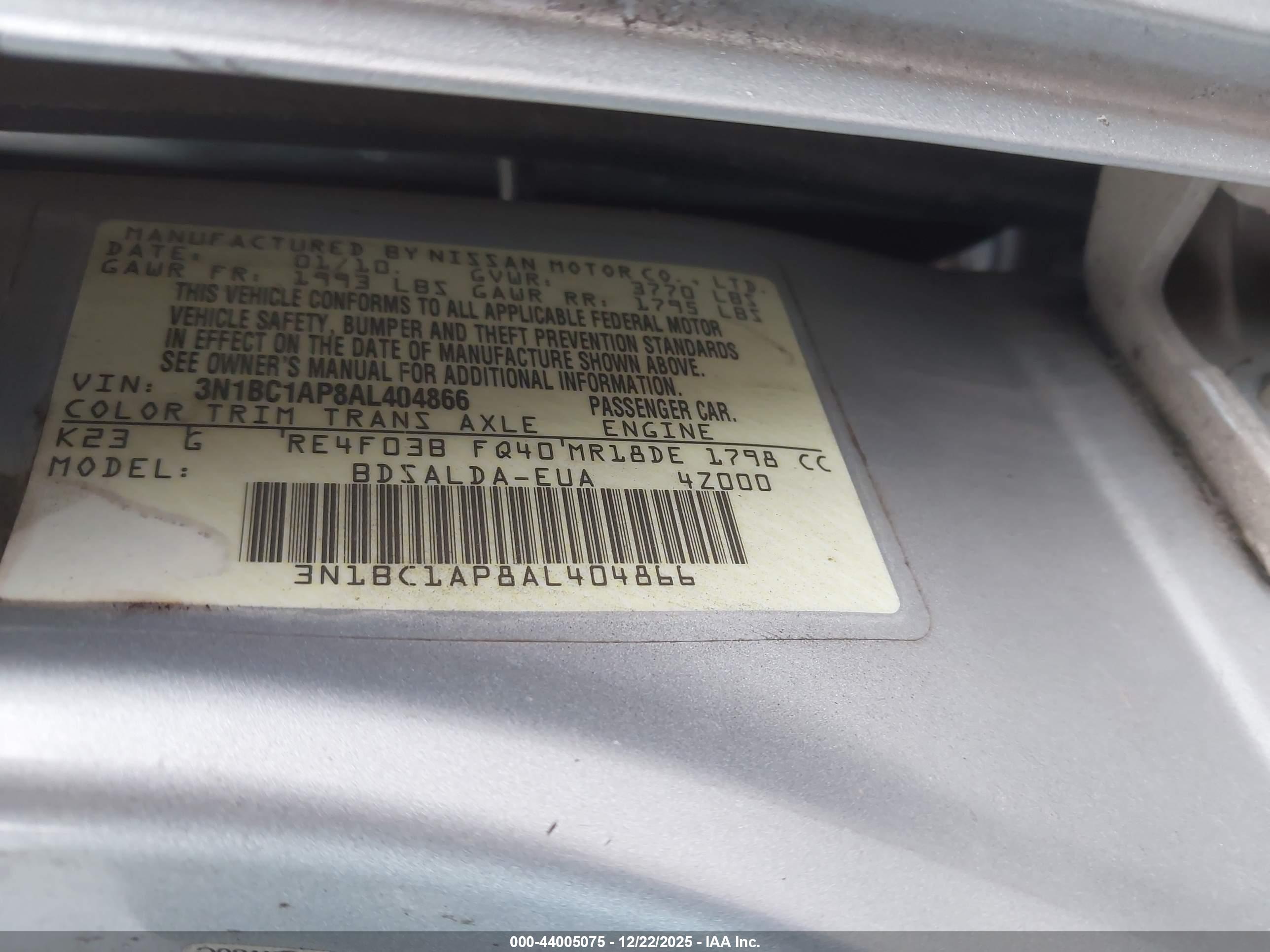 NISSAN VERSA image 9