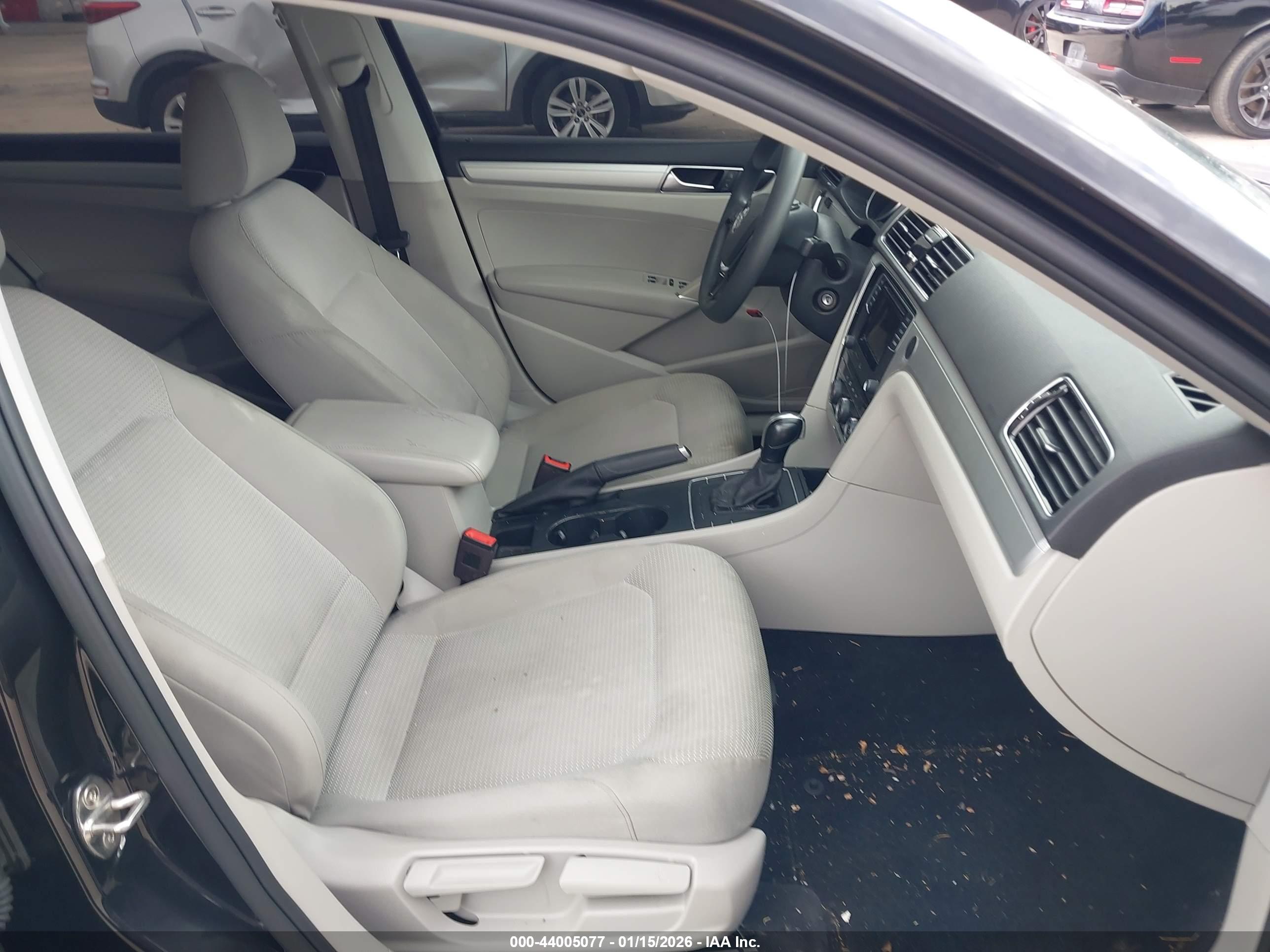 VOLKSWAGEN PASSAT image 5