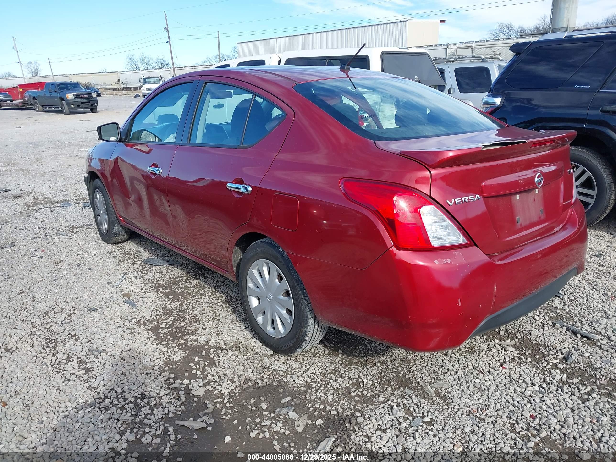 NISSAN VERSA image 3