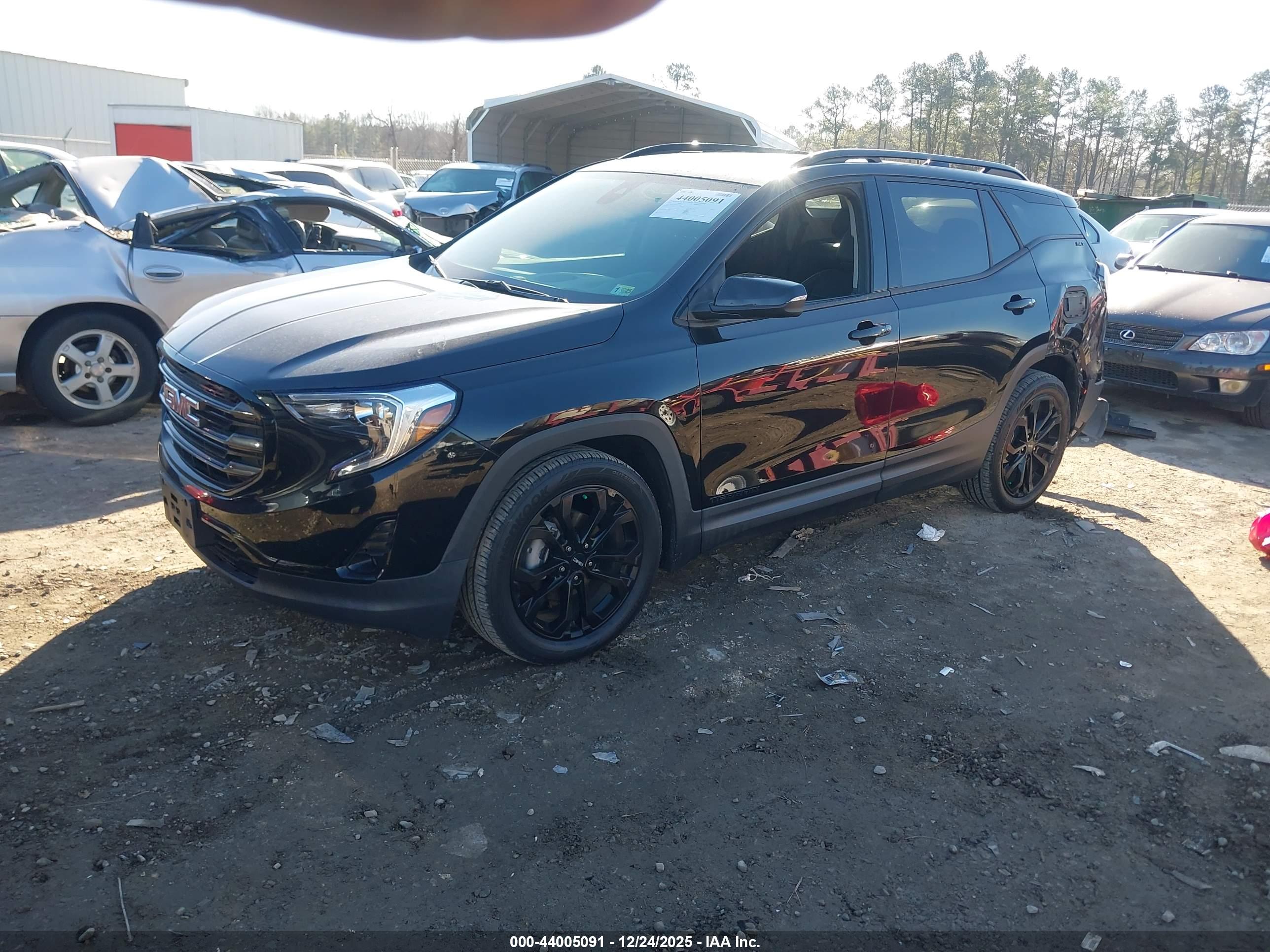 GMC TERRAIN image 2
