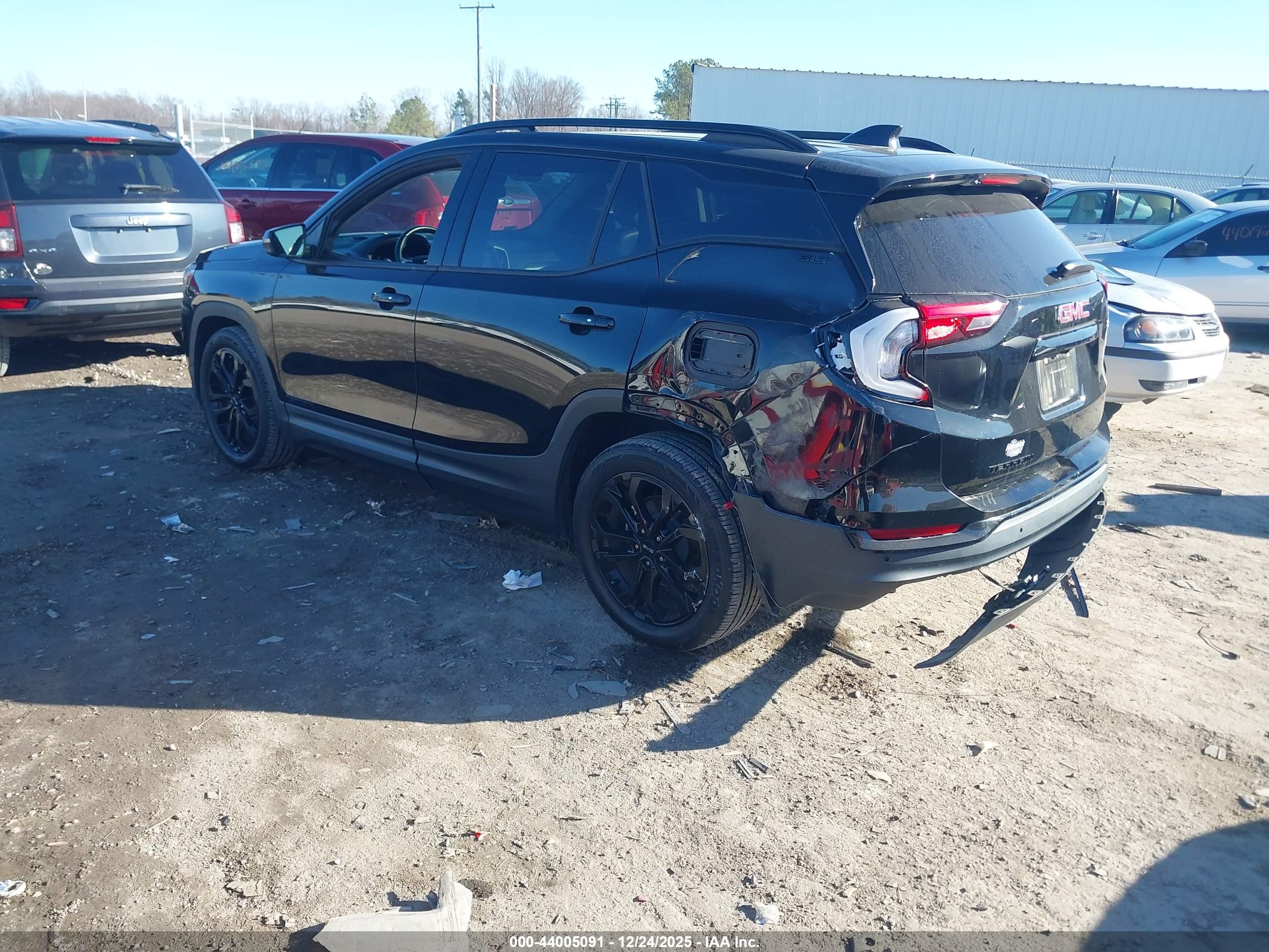 GMC TERRAIN image 3