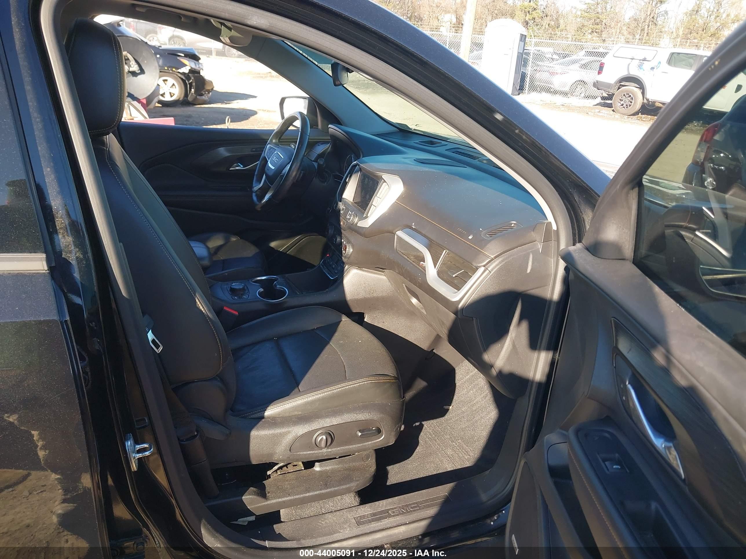 GMC TERRAIN image 5