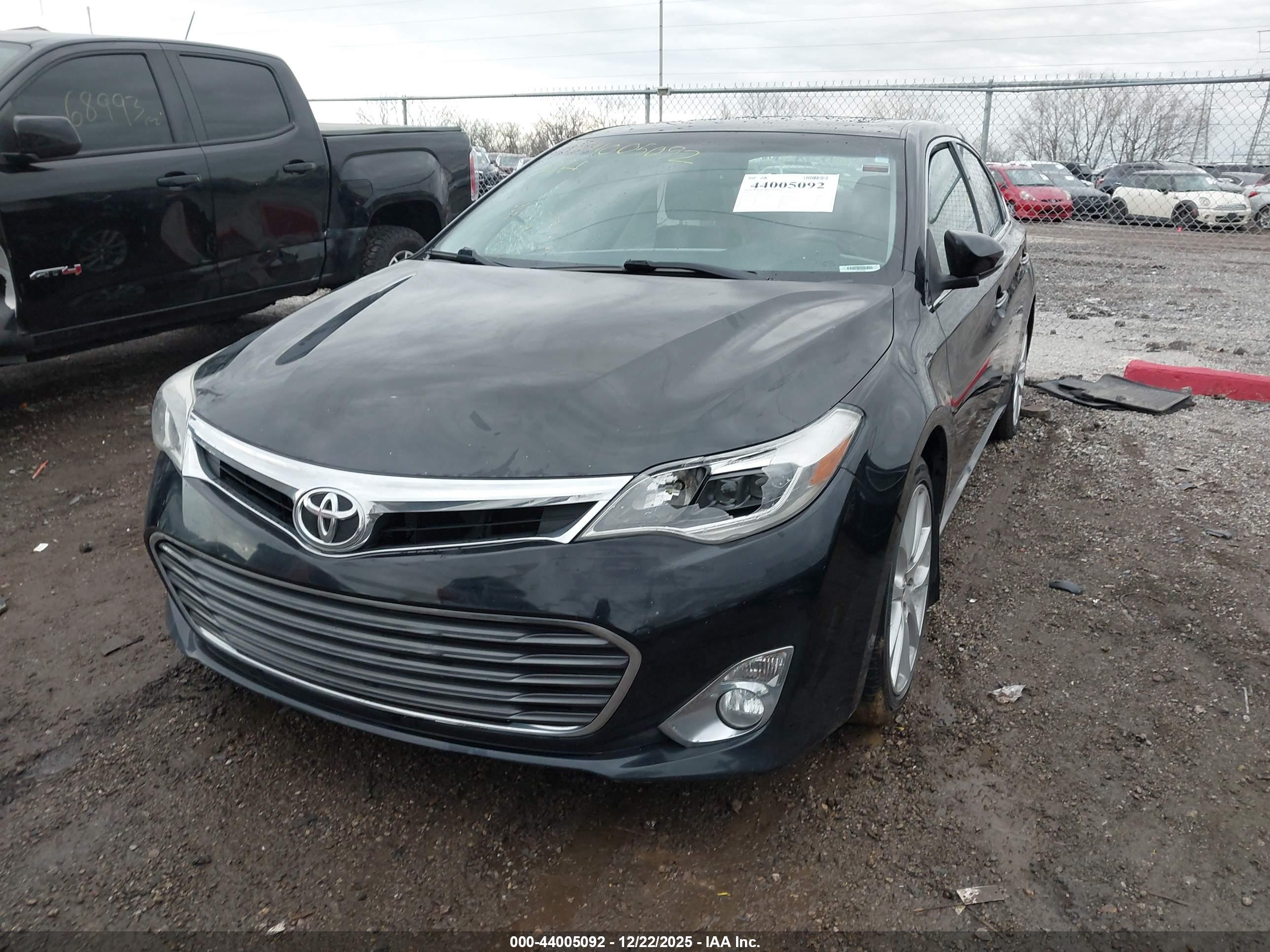 TOYOTA AVALON image 2