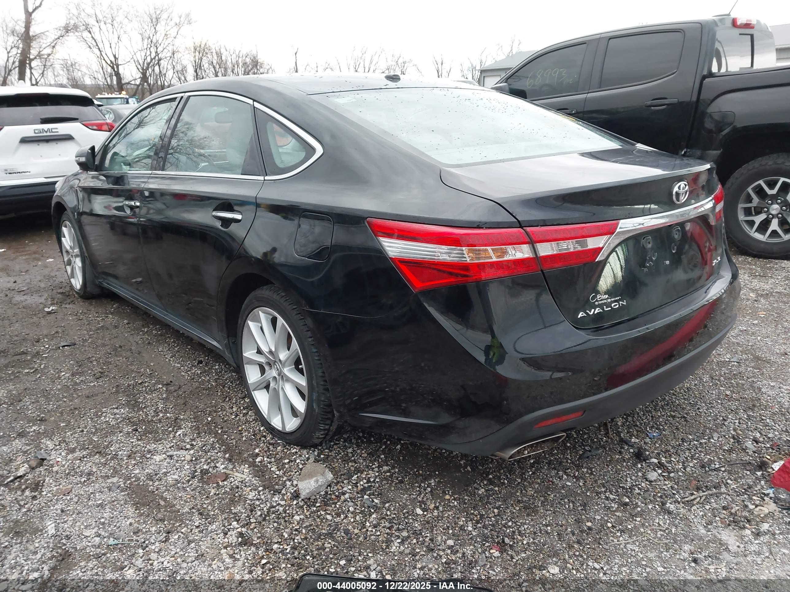TOYOTA AVALON image 3
