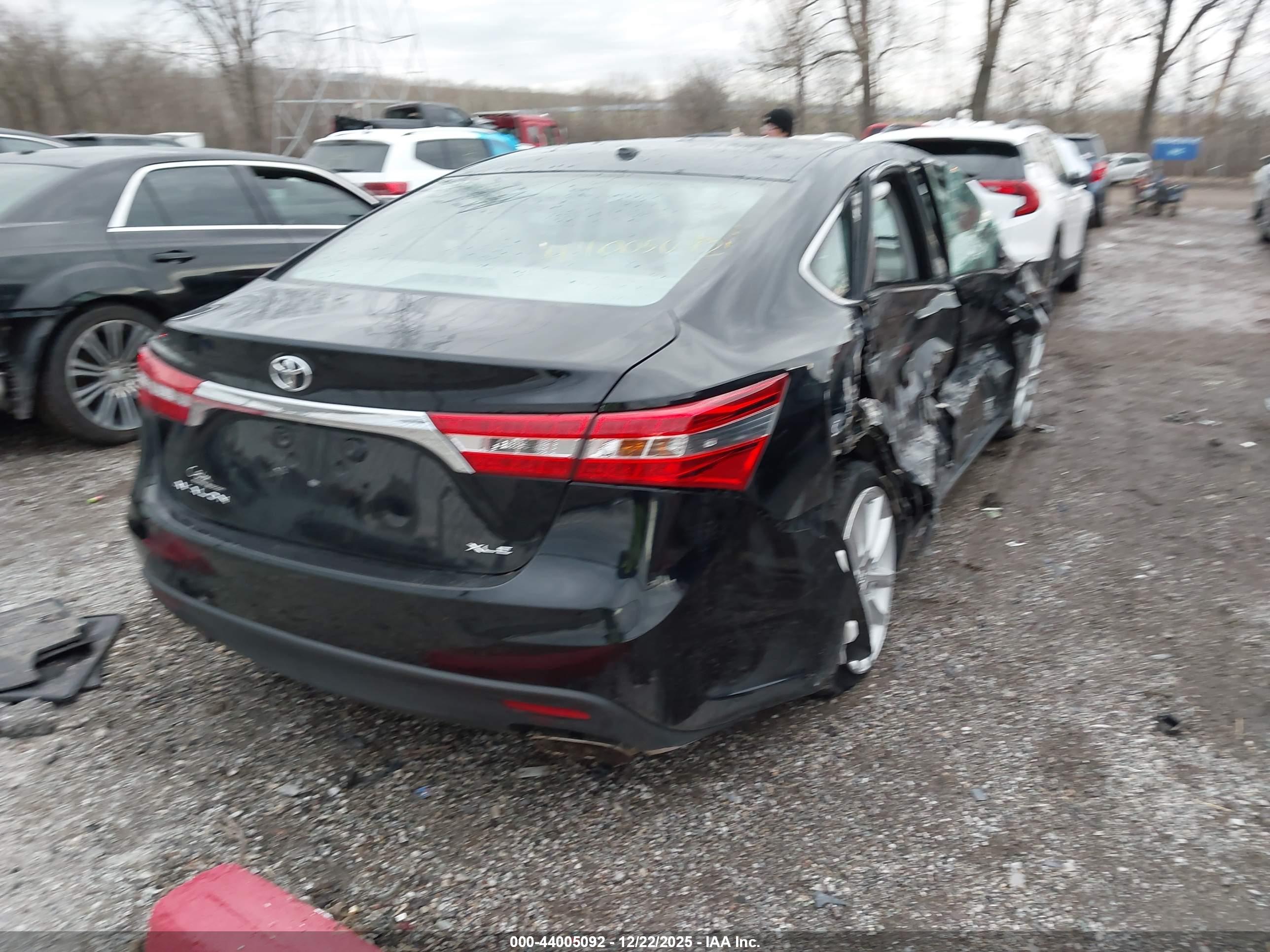 TOYOTA AVALON image 4