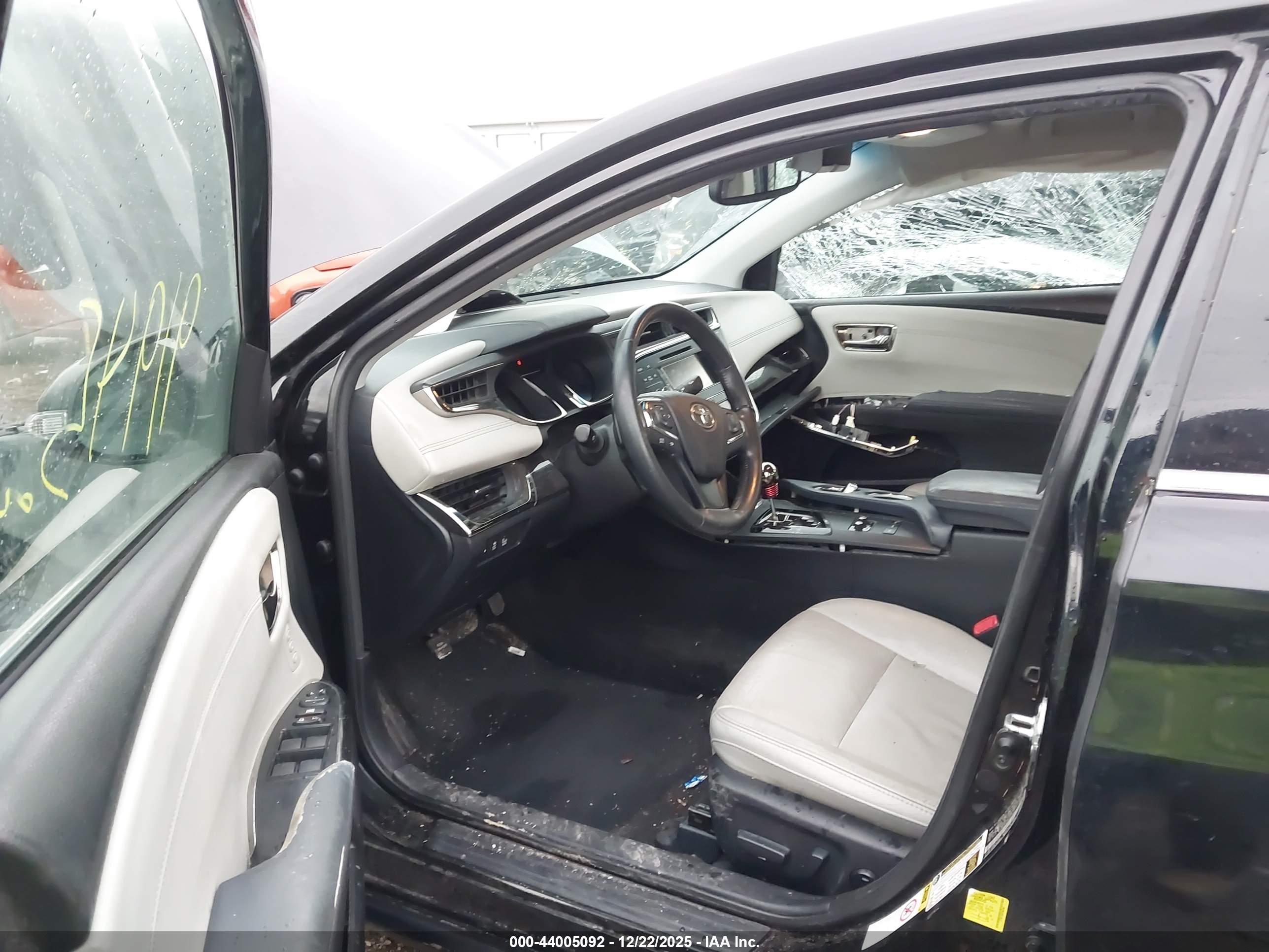 TOYOTA AVALON image 5