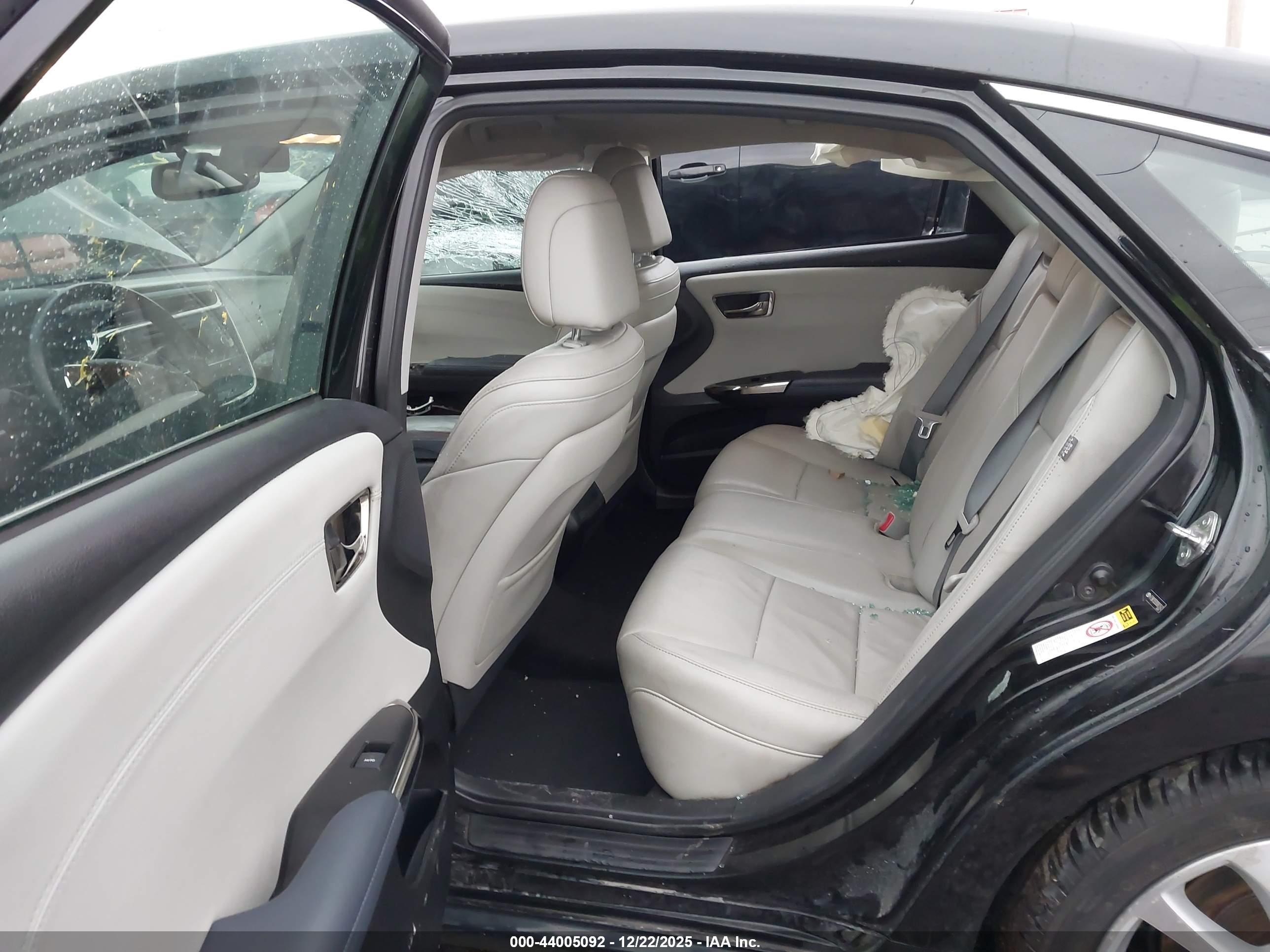 TOYOTA AVALON image 8