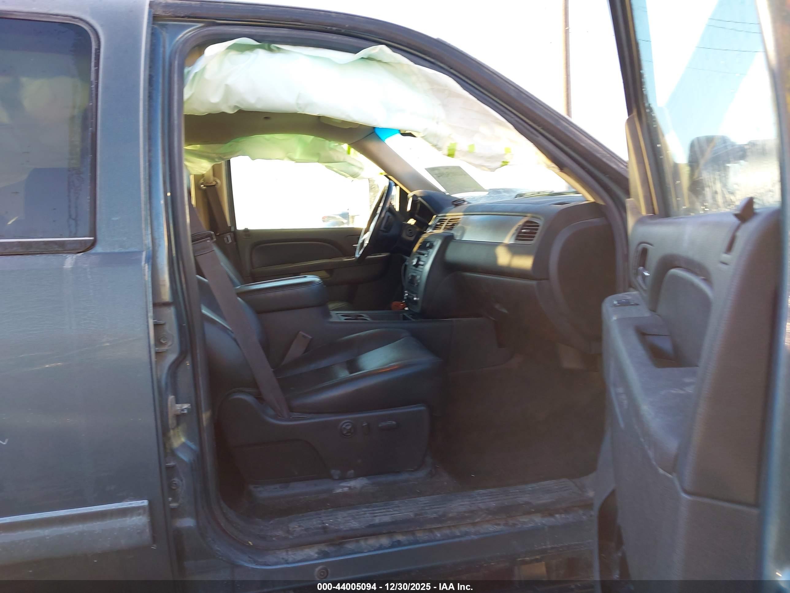 CHEVROLET SILVERADO image 5