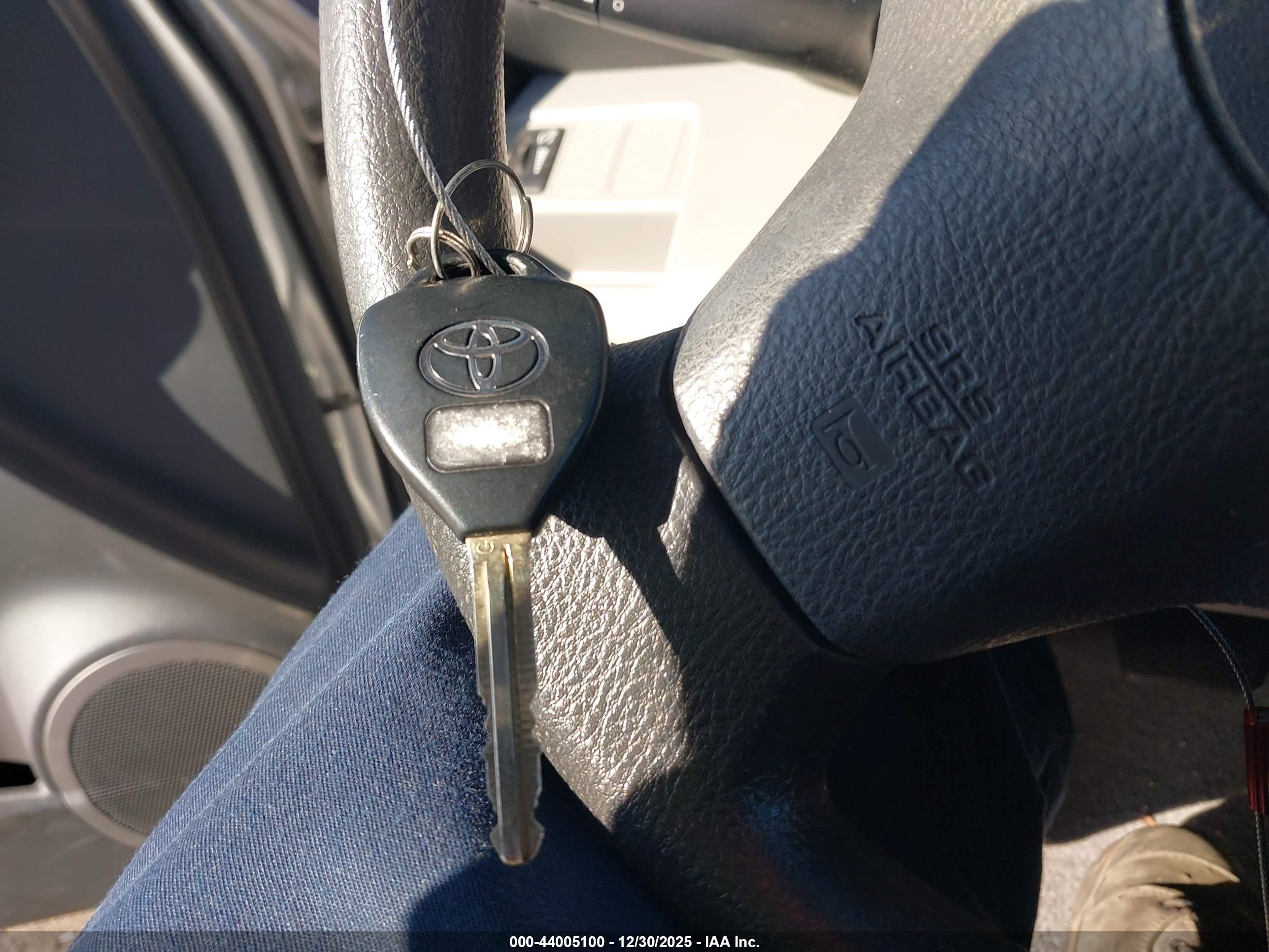TOYOTA RAV4 image 11