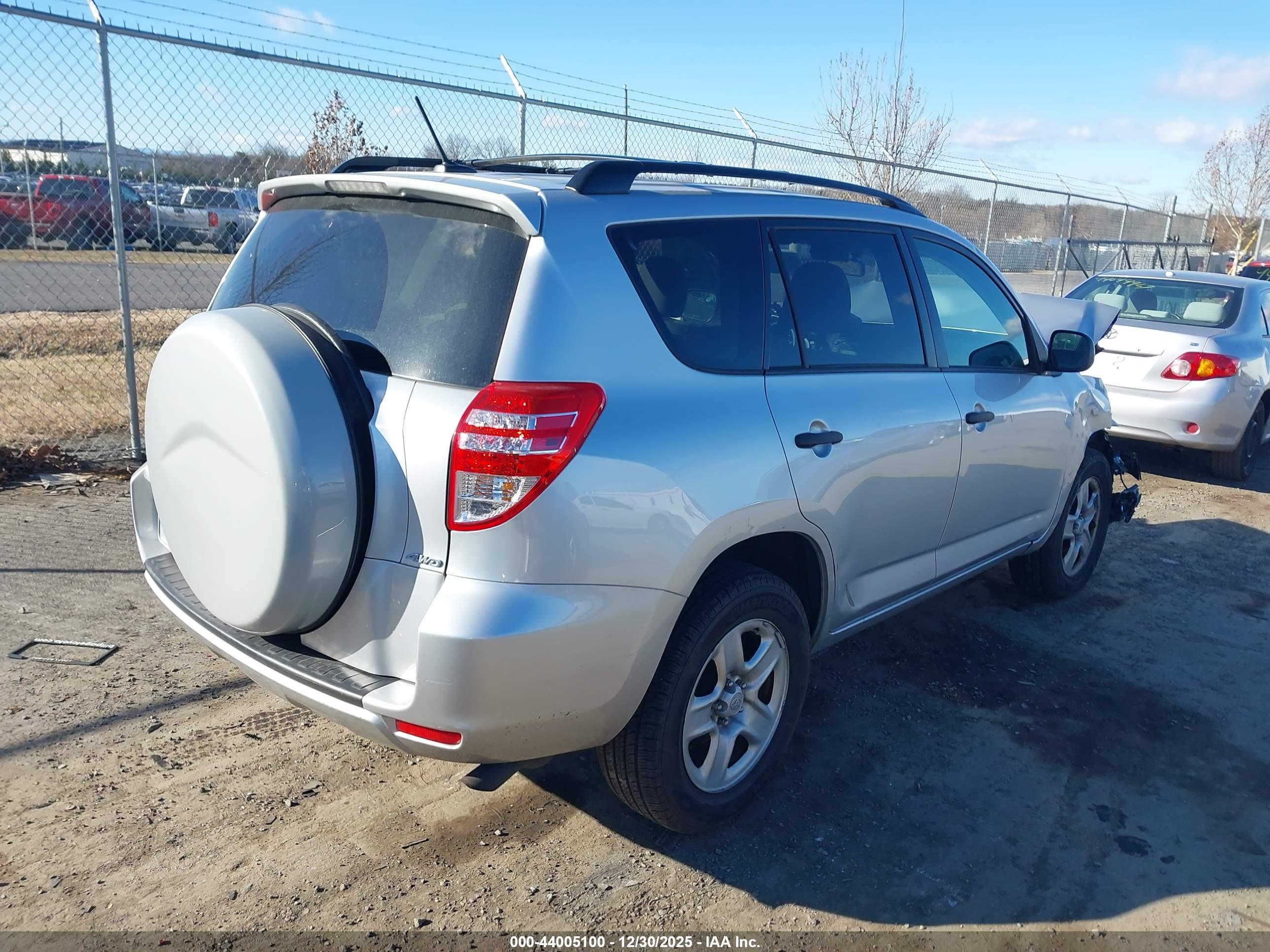 TOYOTA RAV4 image 4