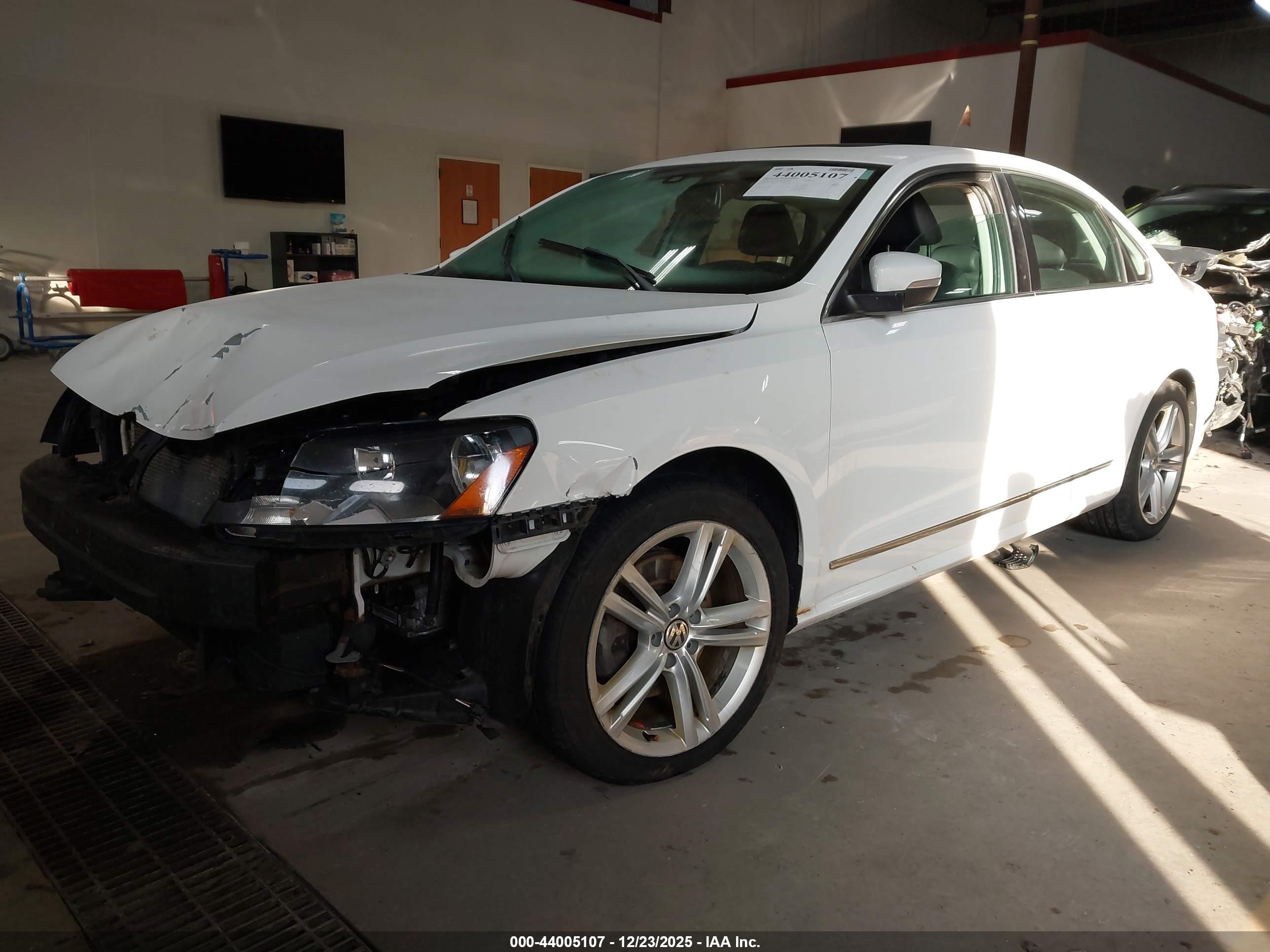 VOLKSWAGEN PASSAT image 2