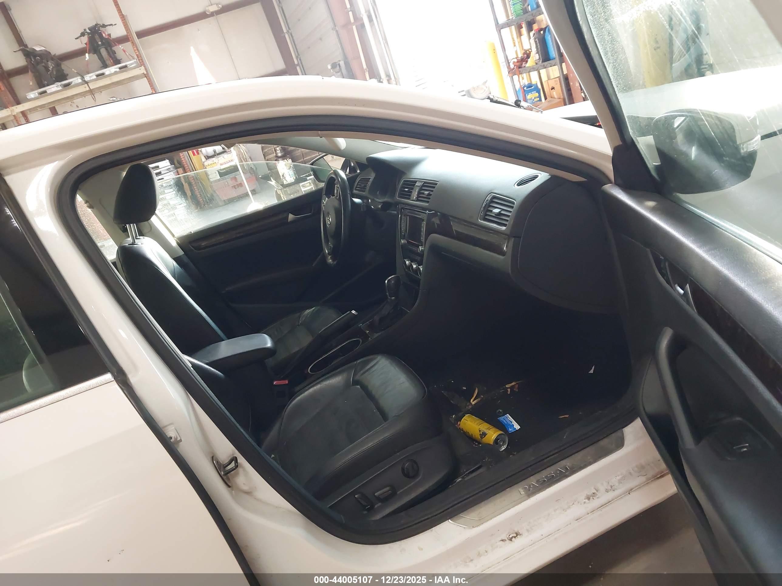 VOLKSWAGEN PASSAT image 5
