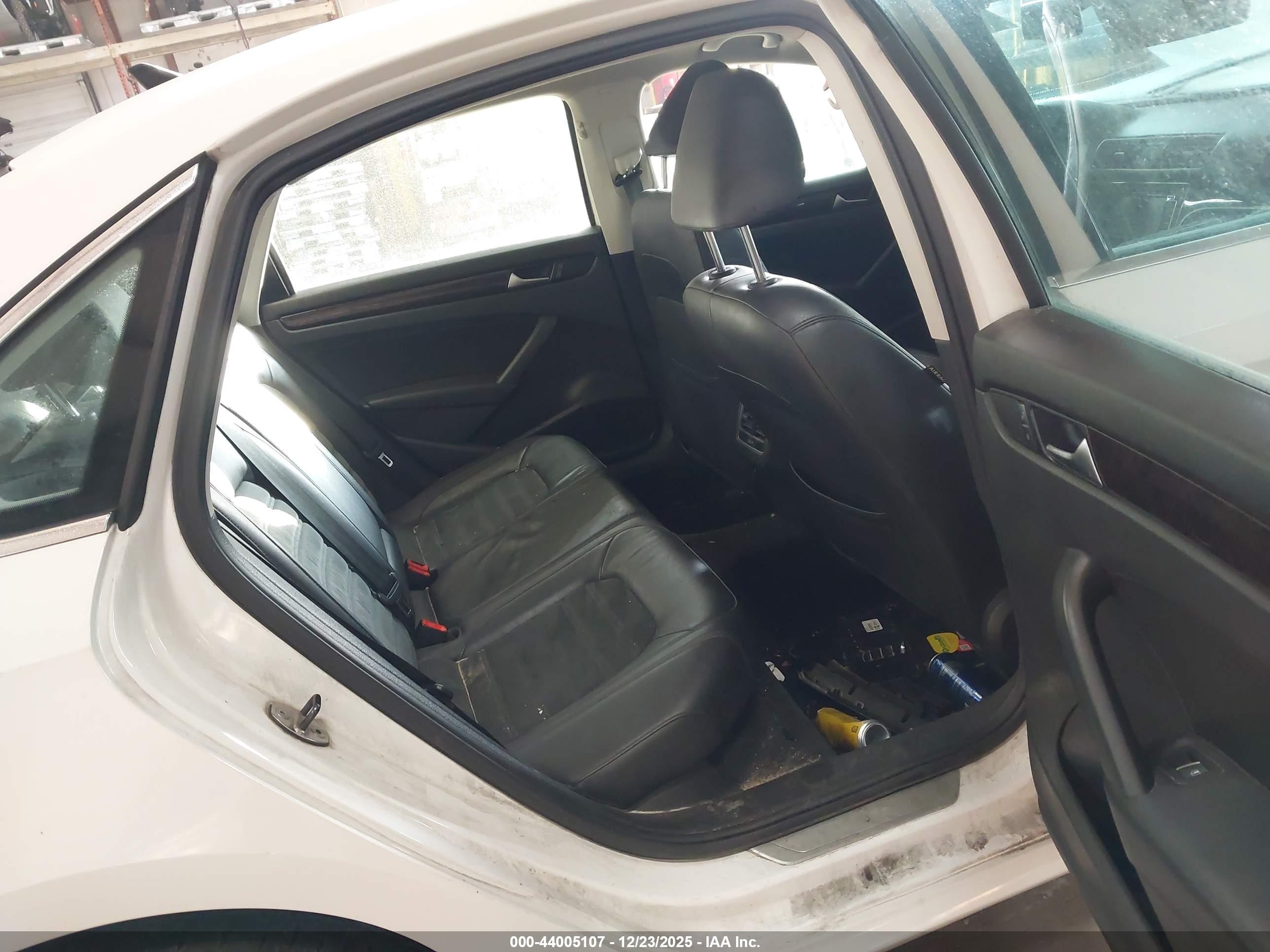VOLKSWAGEN PASSAT image 8