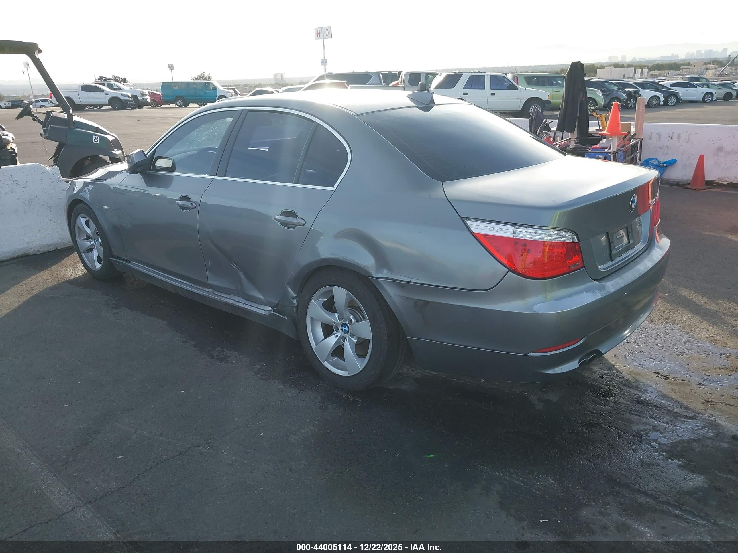 BMW 528I image 3
