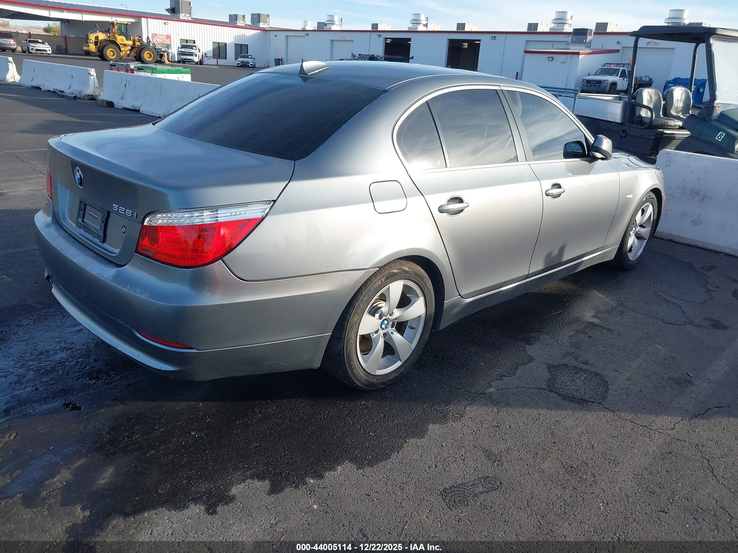 BMW 528I image 4