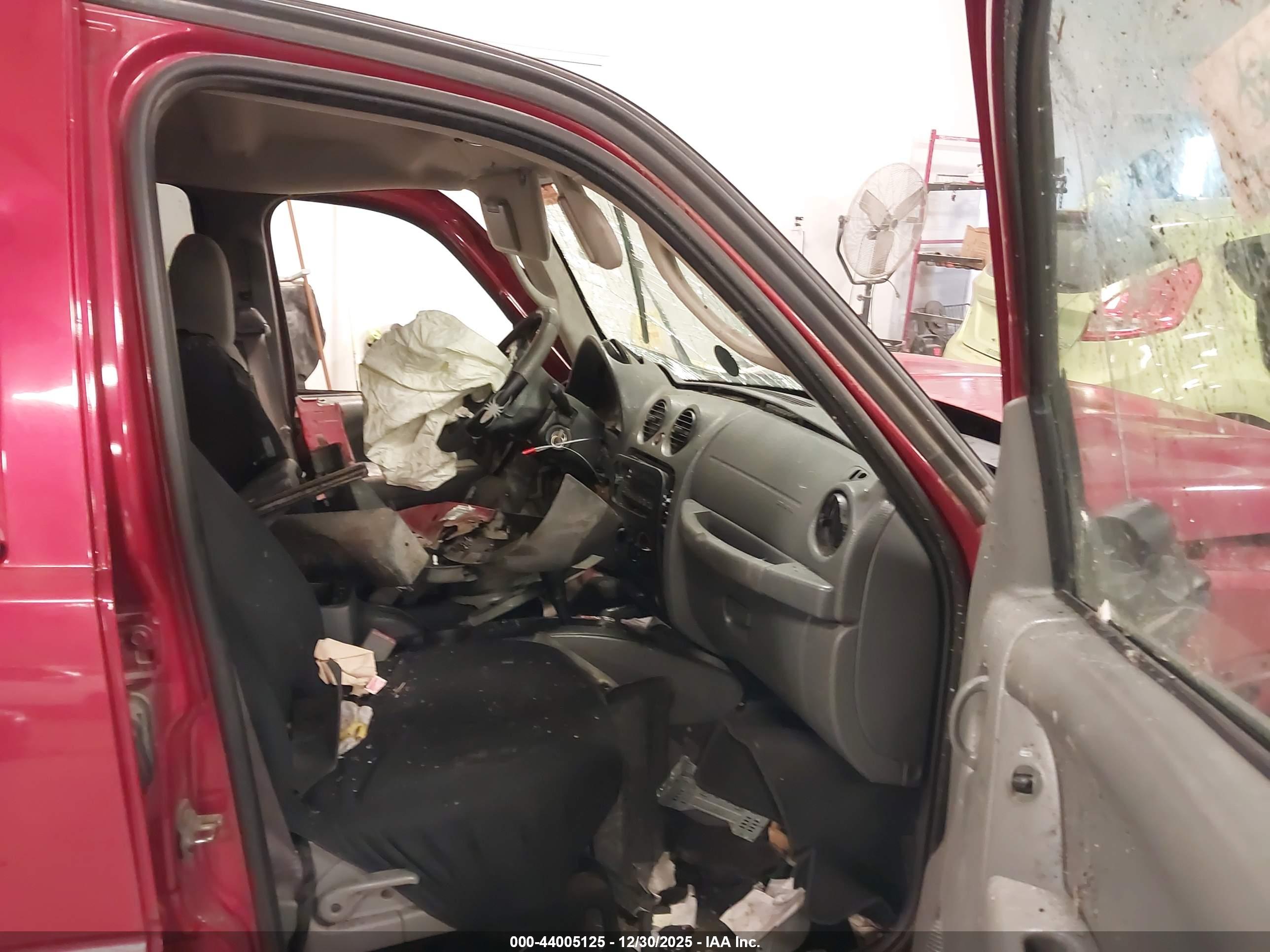JEEP LIBERTY image 5