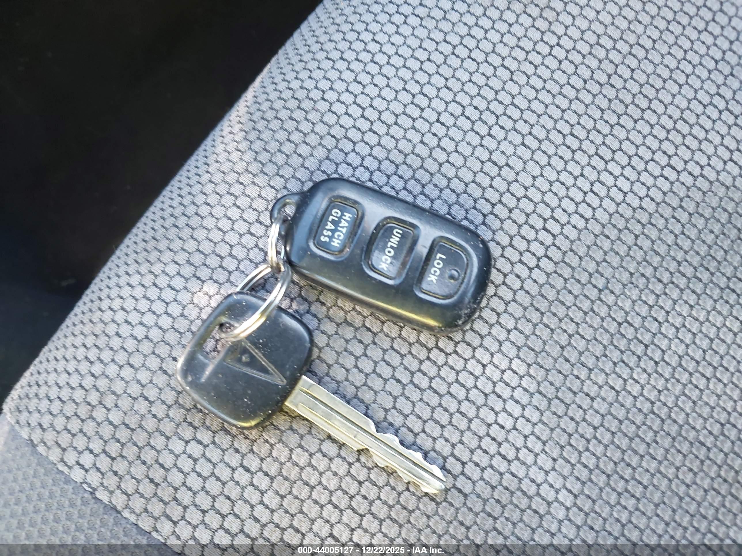 PONTIAC VIBE image 11