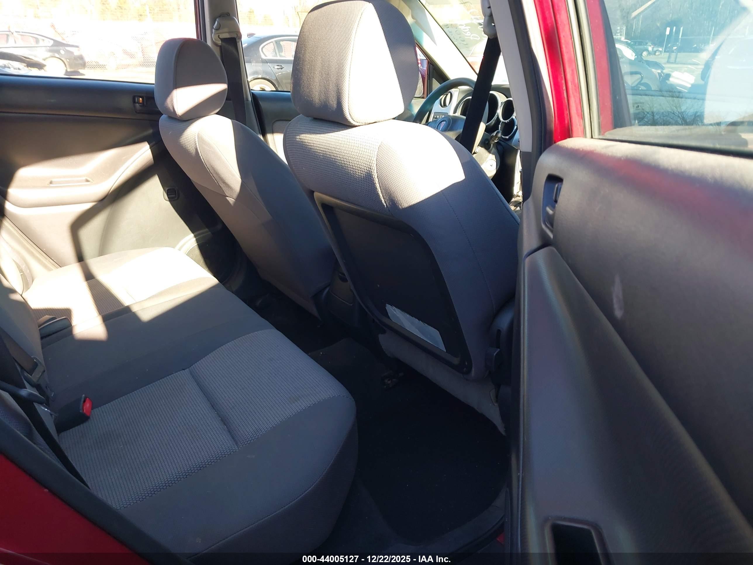 PONTIAC VIBE image 8