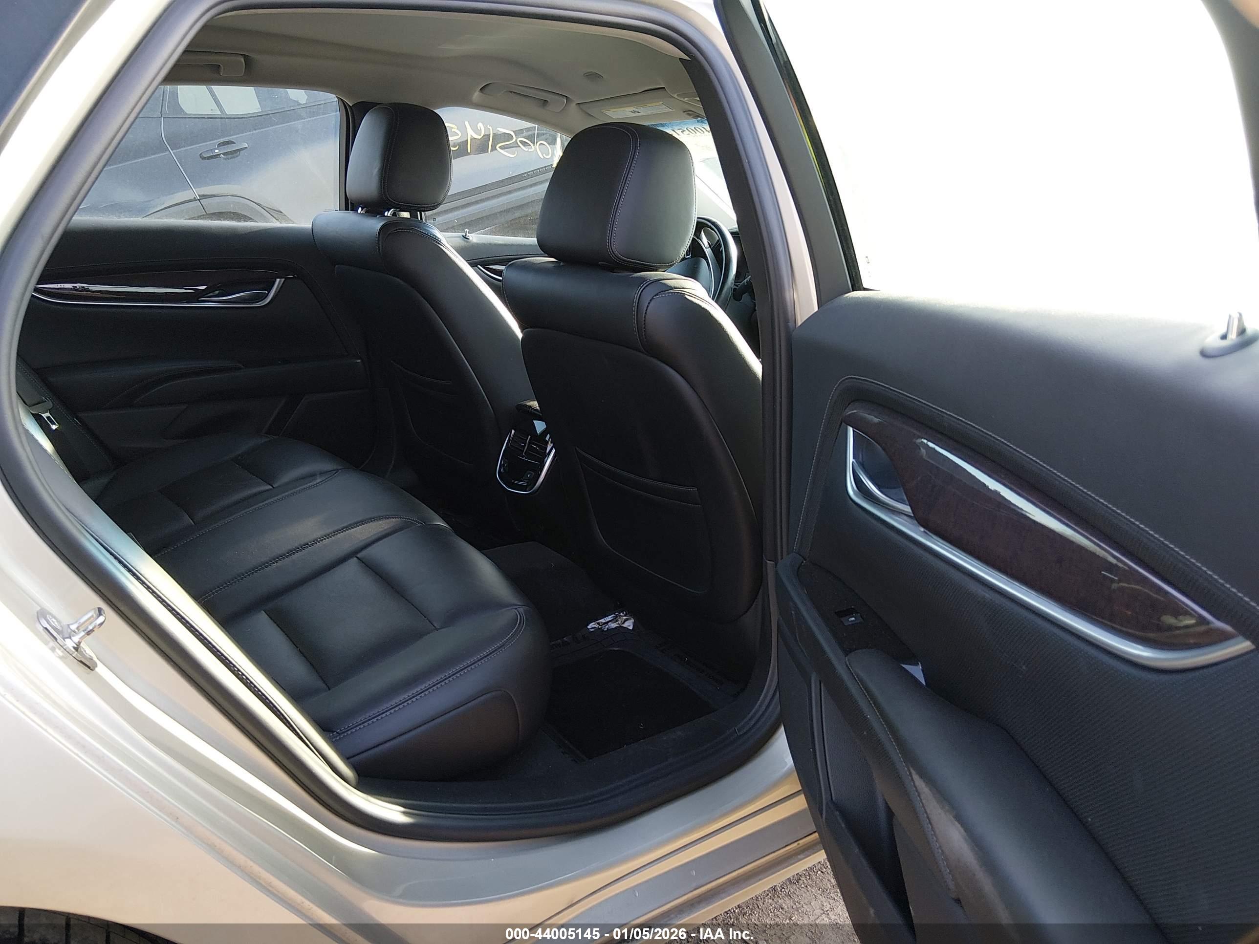CADILLAC XTS image 8