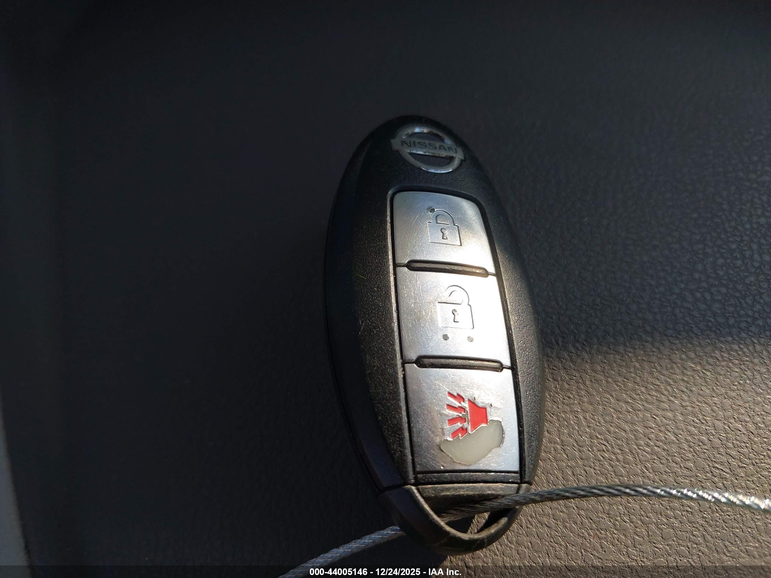 NISSAN LEAF image 11