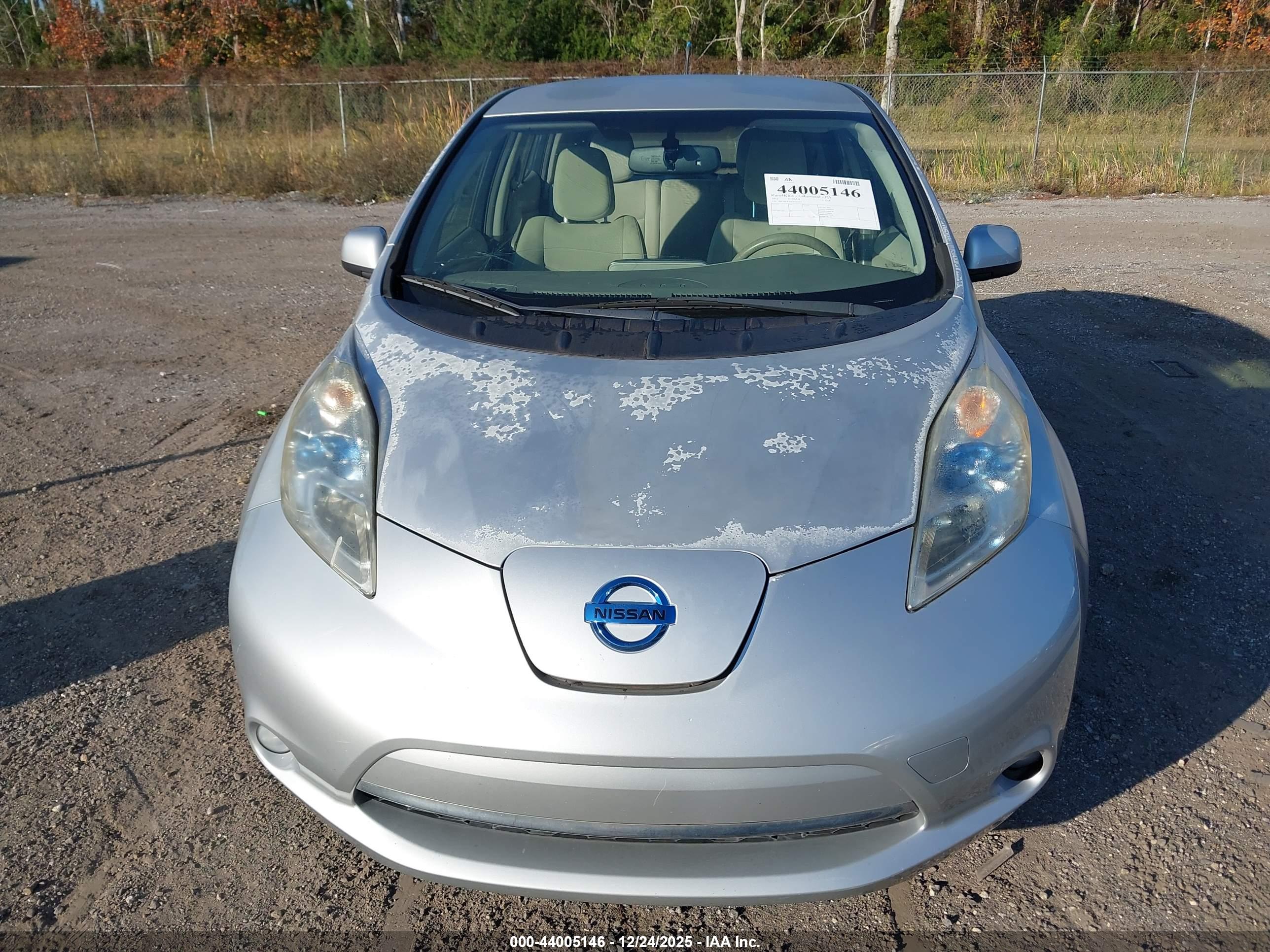 NISSAN LEAF image 6