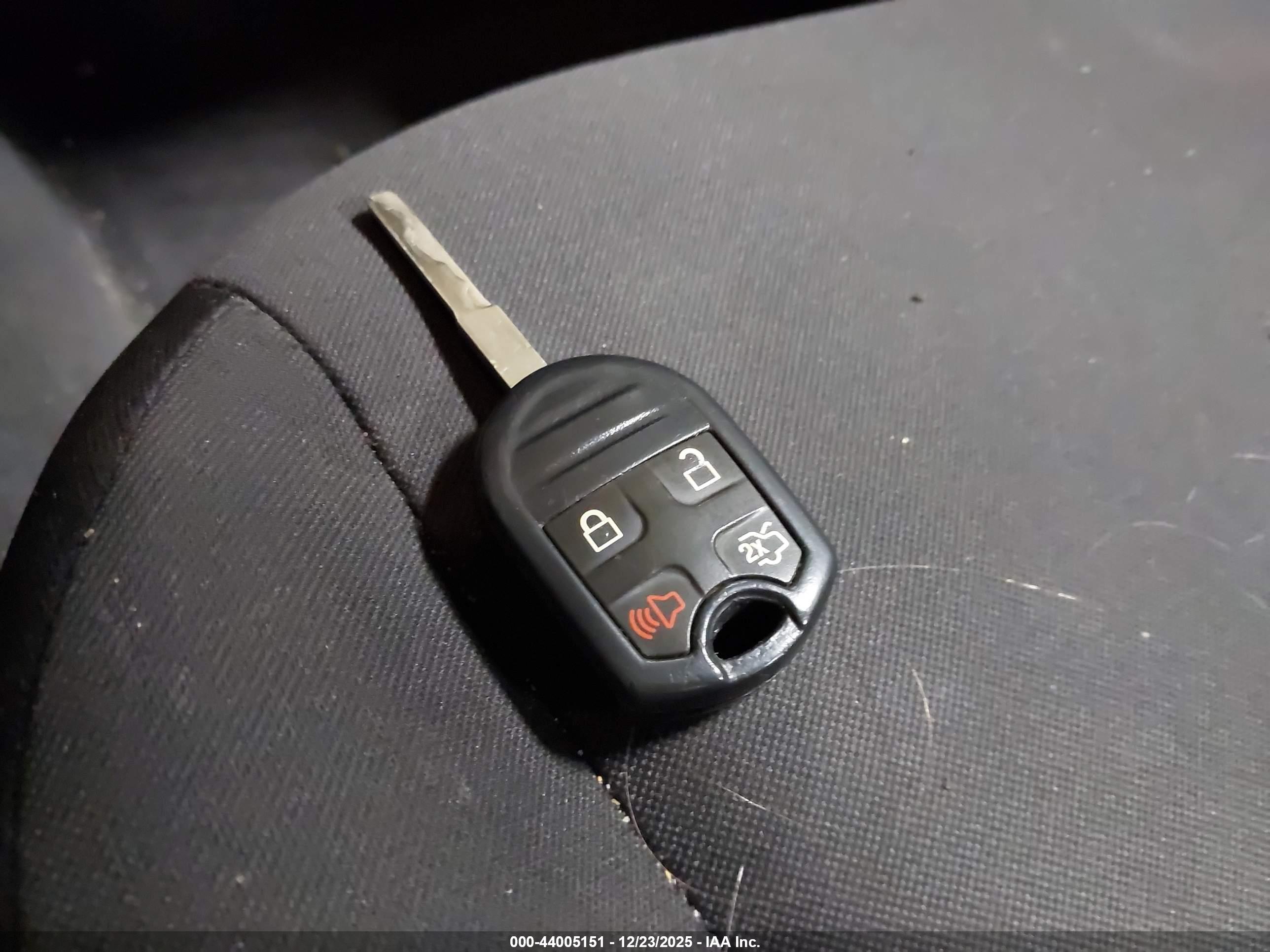 FORD FIESTA image 11