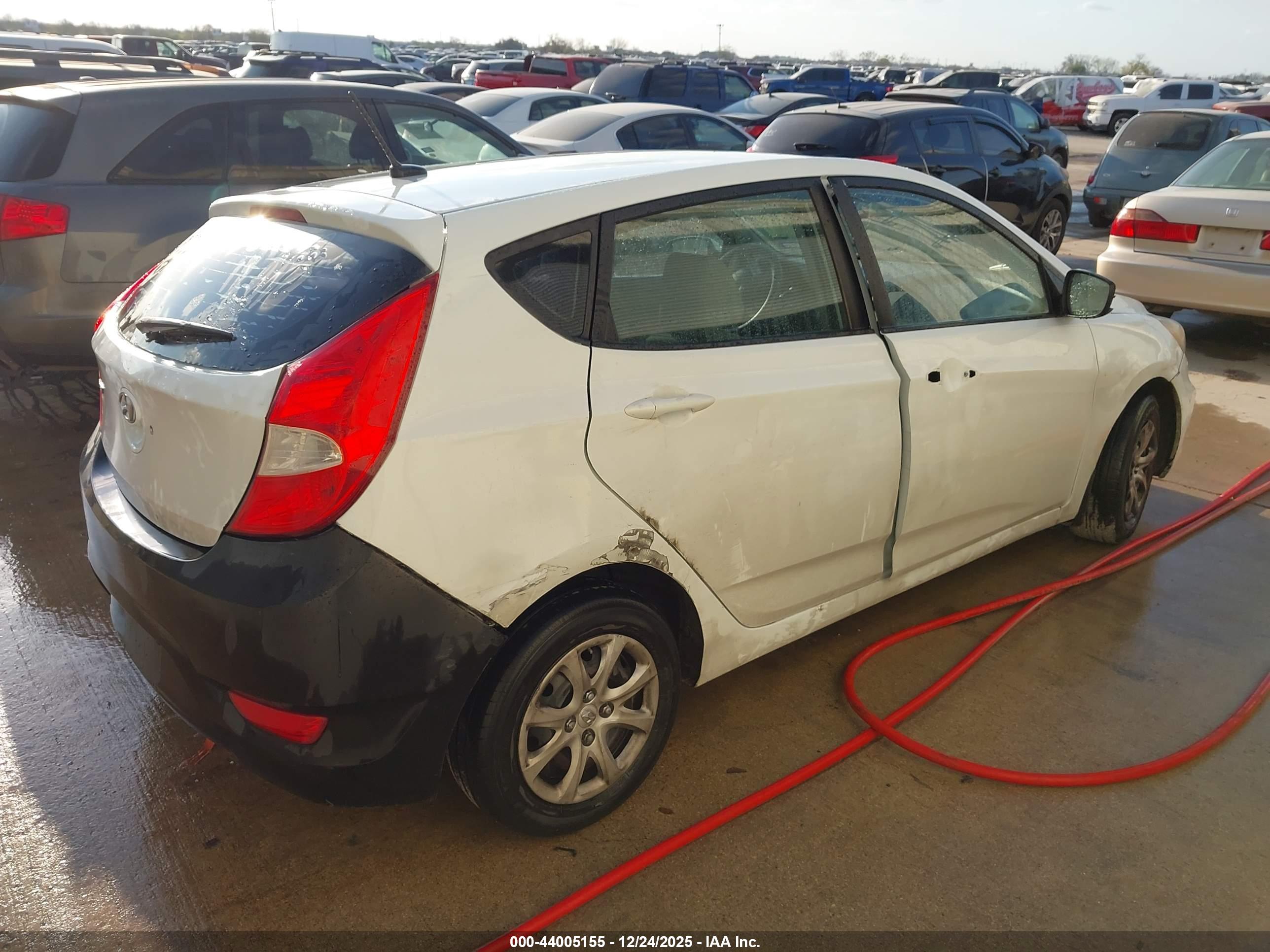 HYUNDAI ACCENT image 4