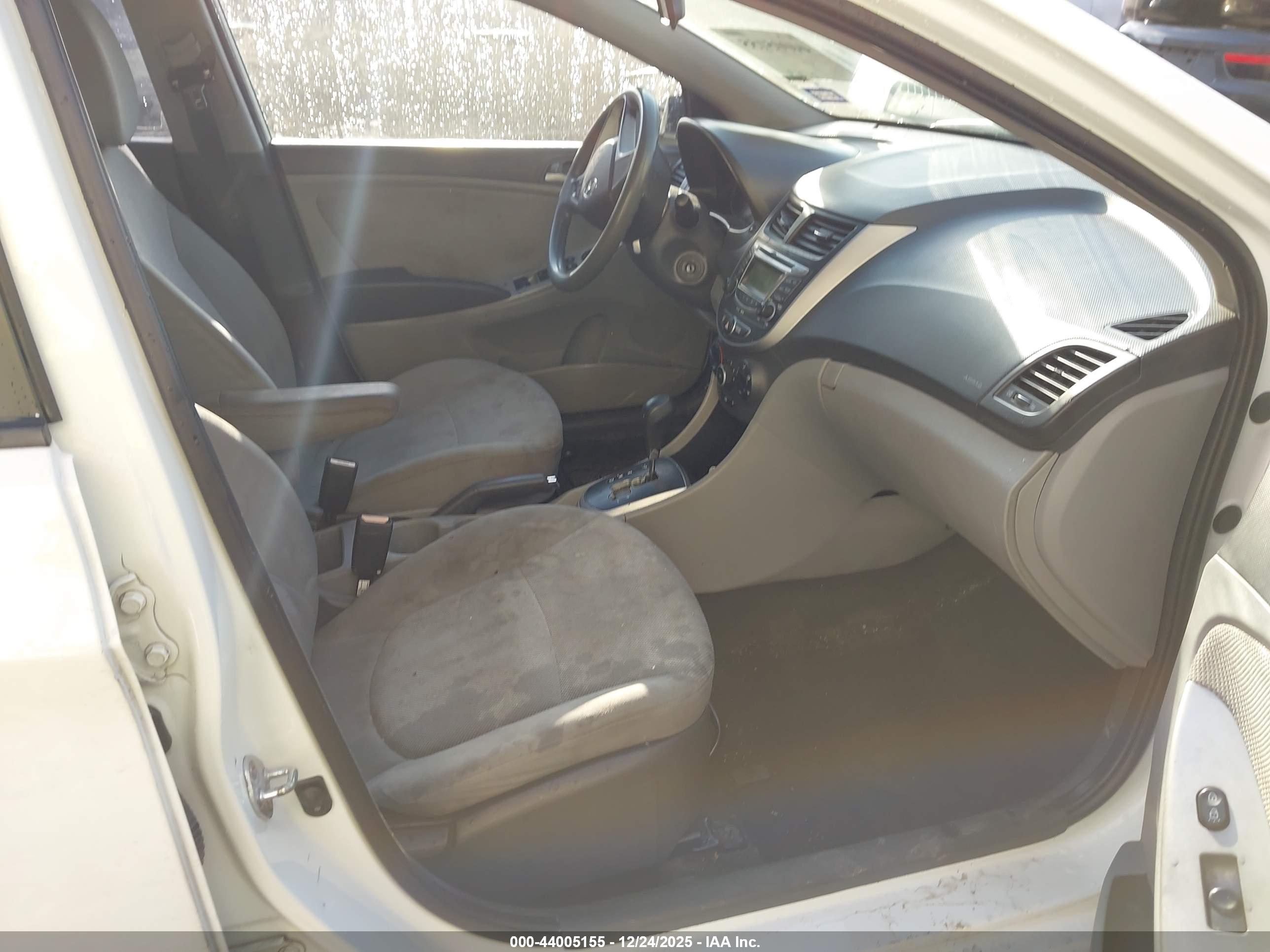 HYUNDAI ACCENT image 5