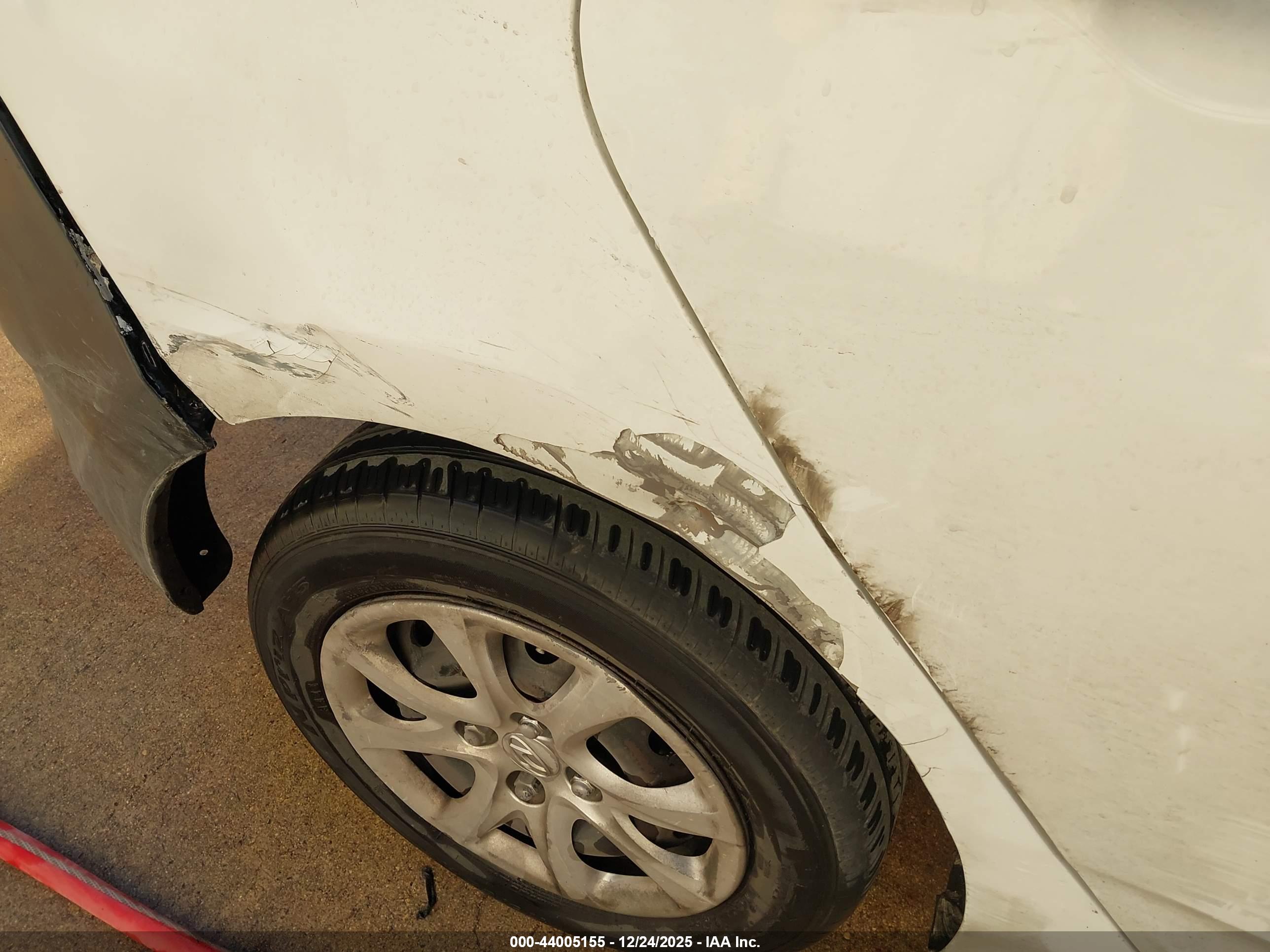 HYUNDAI ACCENT image 6