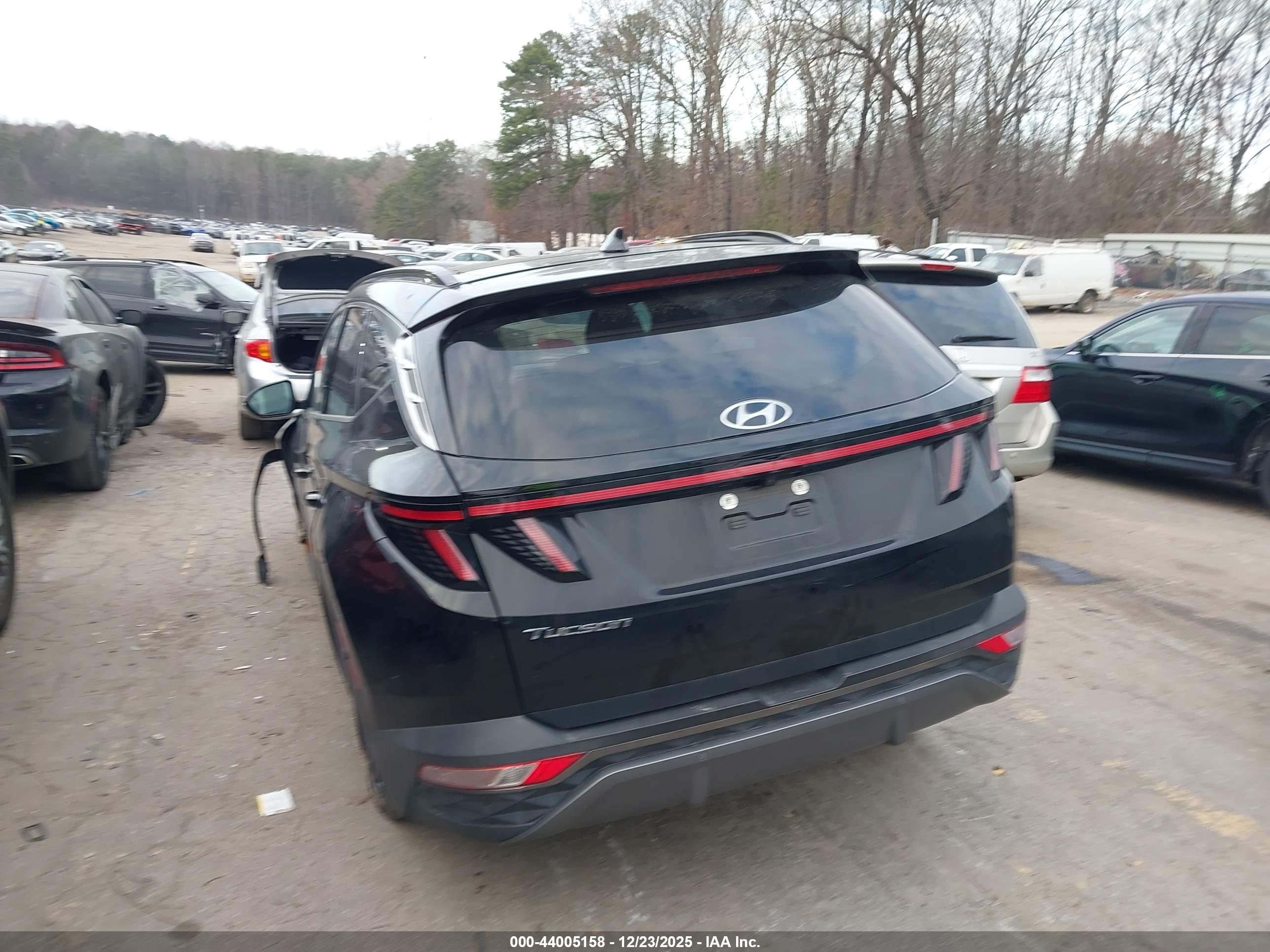 HYUNDAI TUCSON image 3