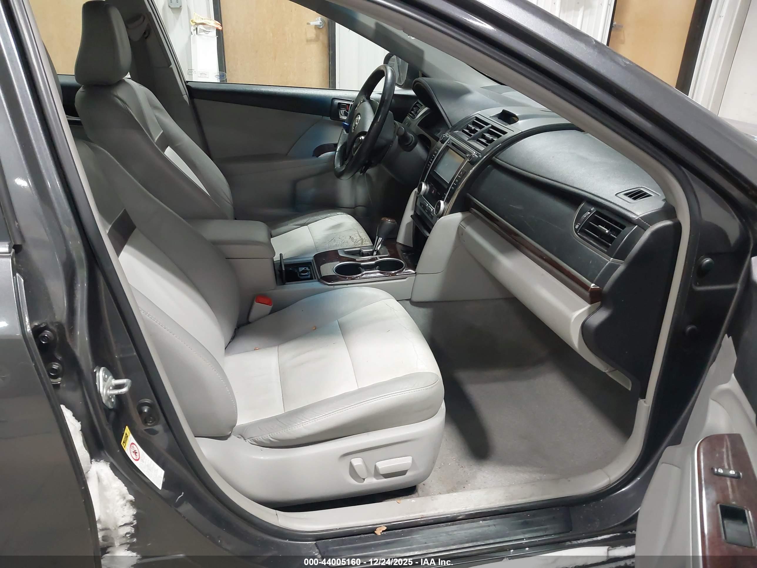 TOYOTA CAMRY image 5