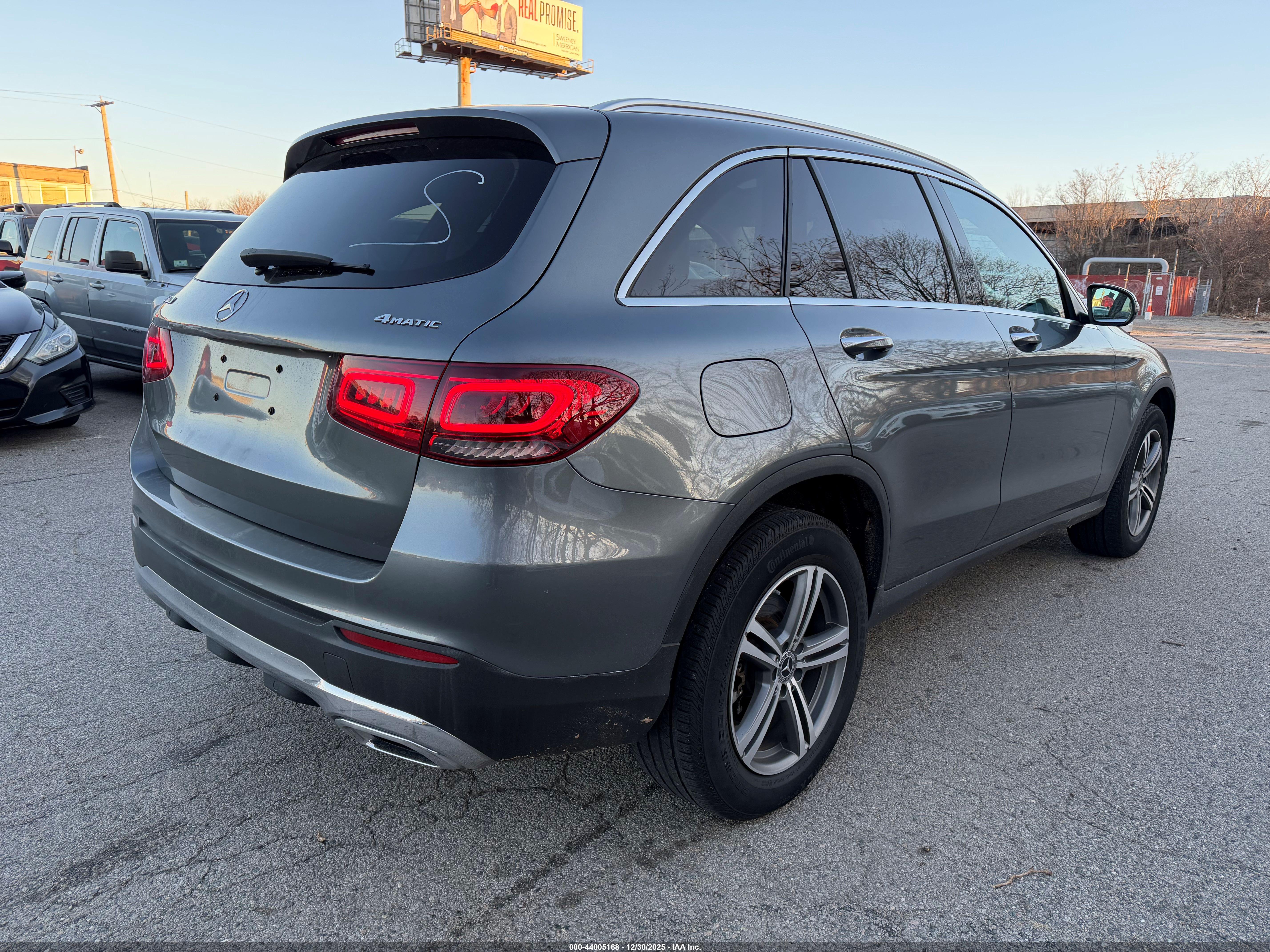 MERCEDES-BENZ GLC image 3