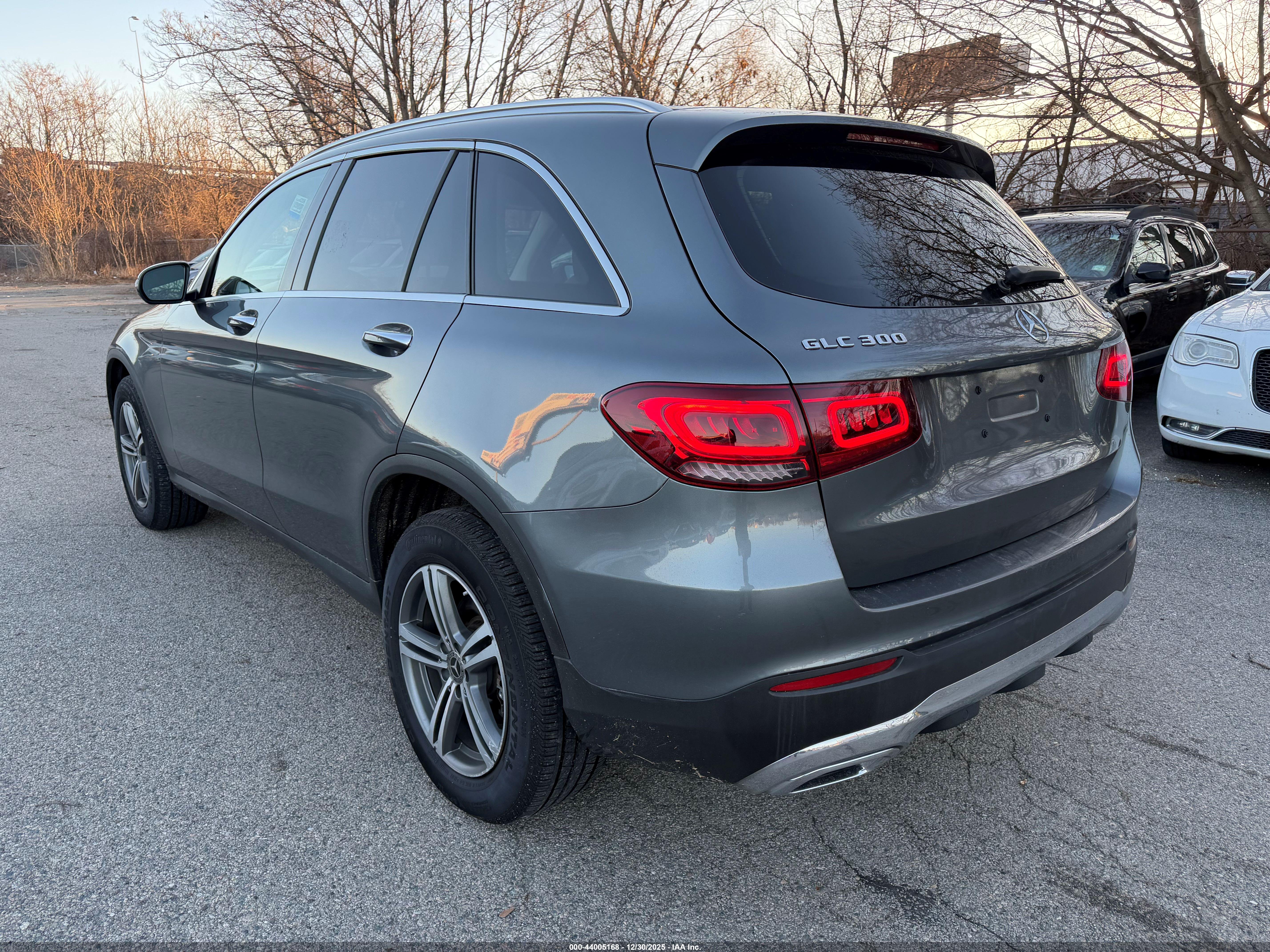 MERCEDES-BENZ GLC image 4