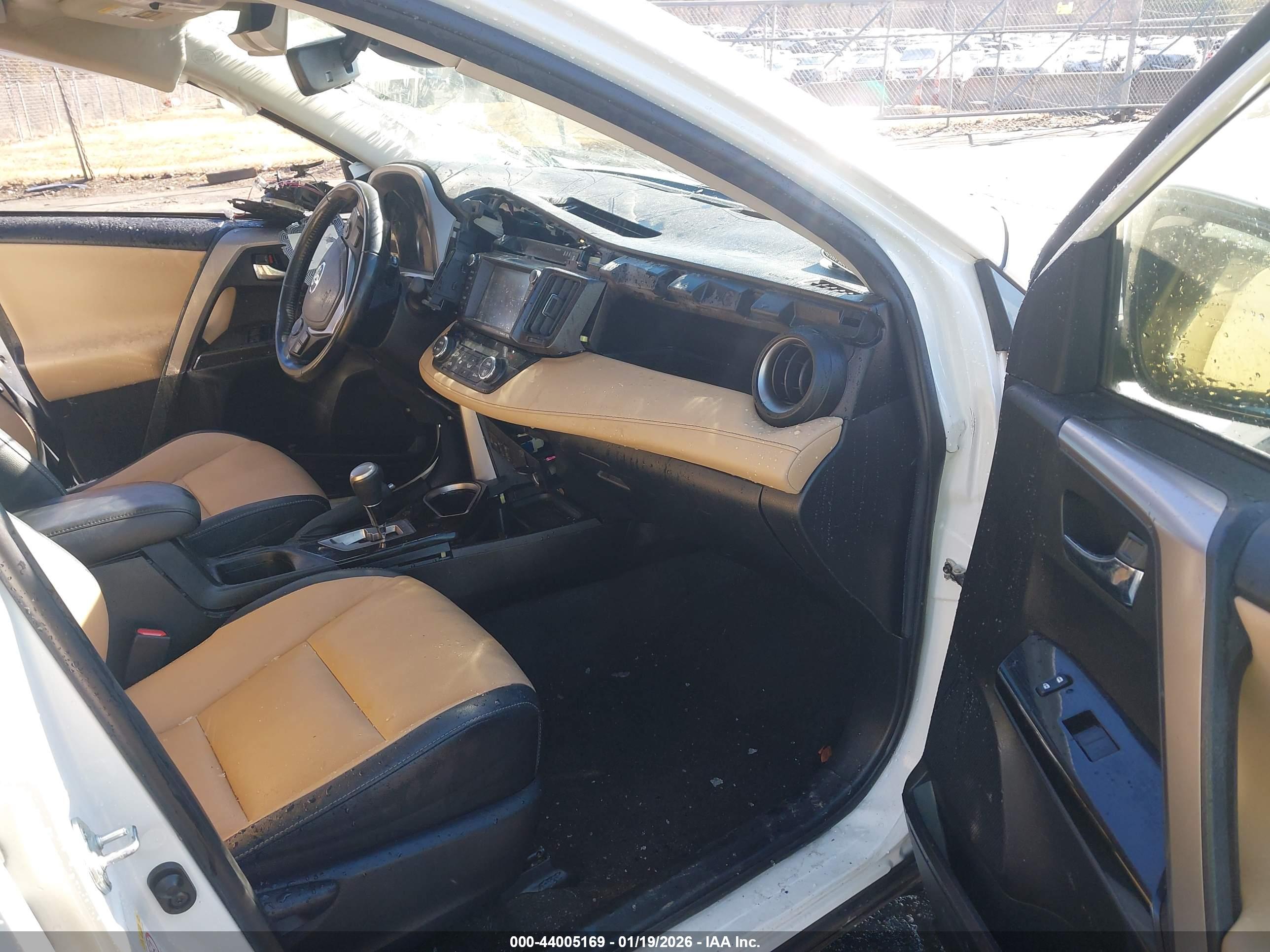 TOYOTA RAV4 image 5