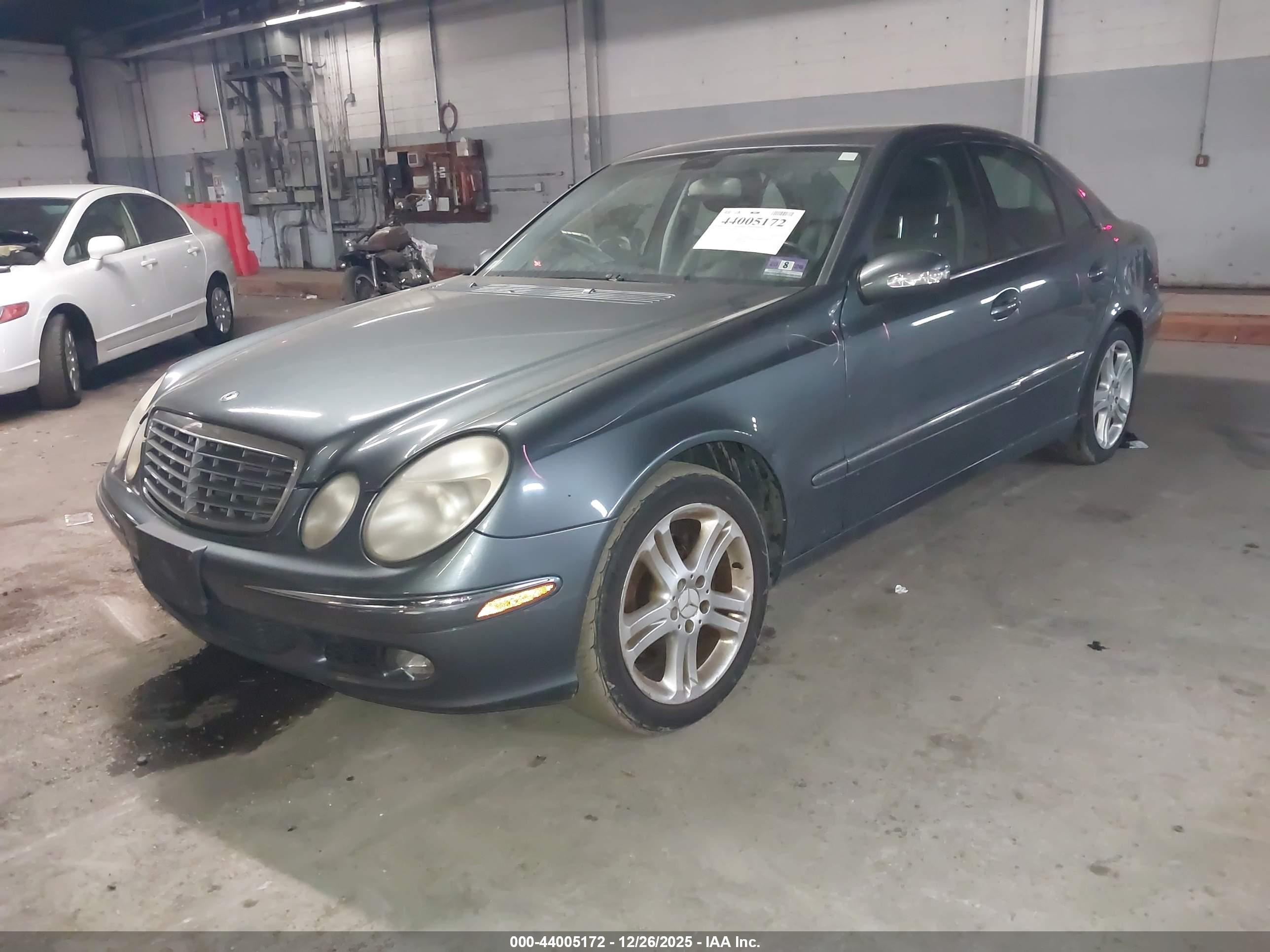 MERCEDES-BENZ E image 2