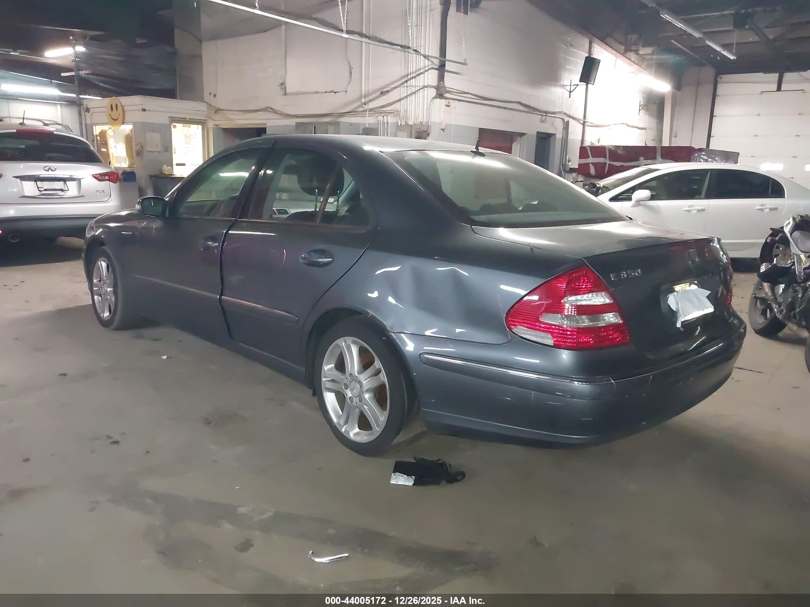 MERCEDES-BENZ E image 3