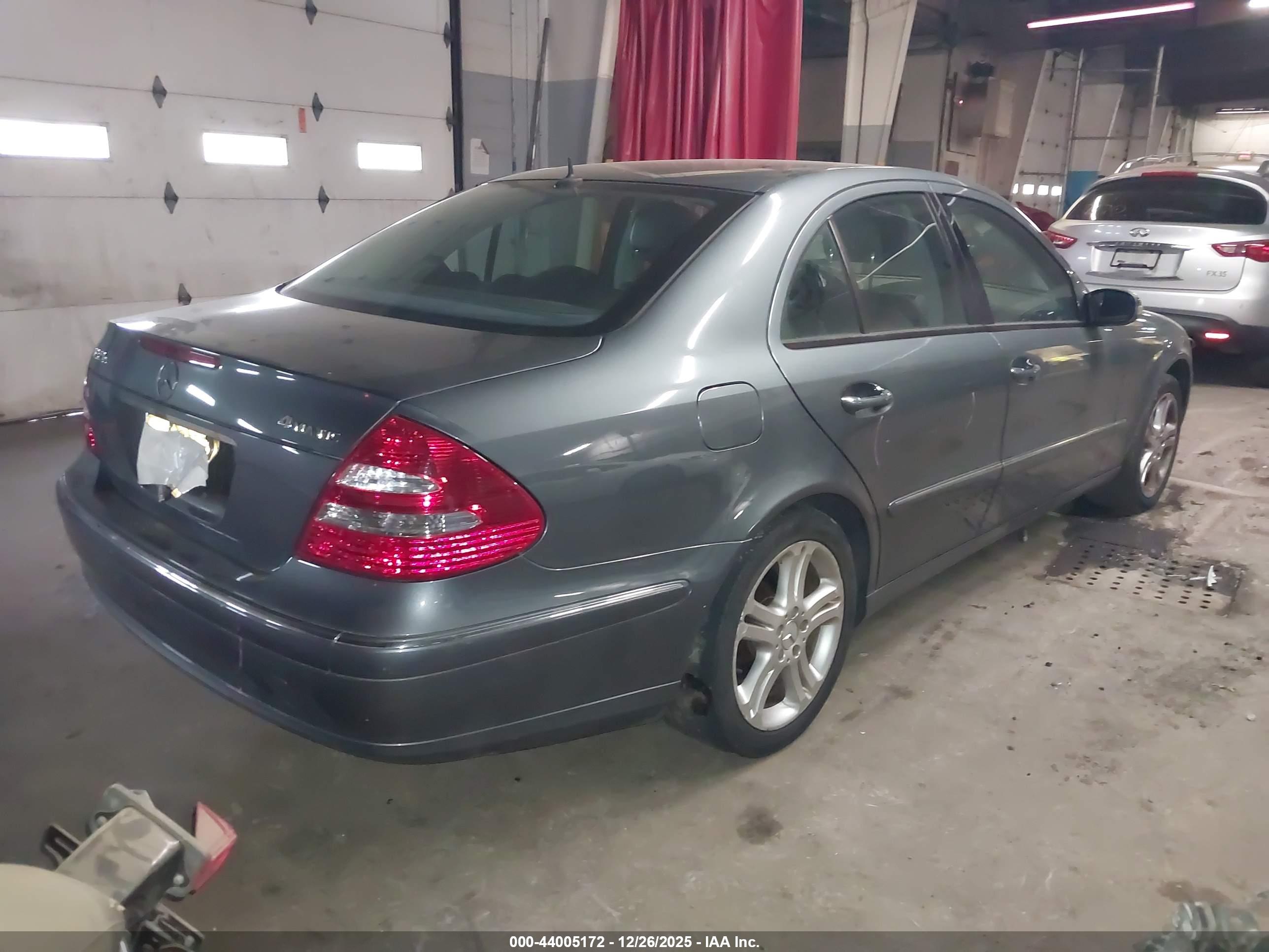 MERCEDES-BENZ E image 4