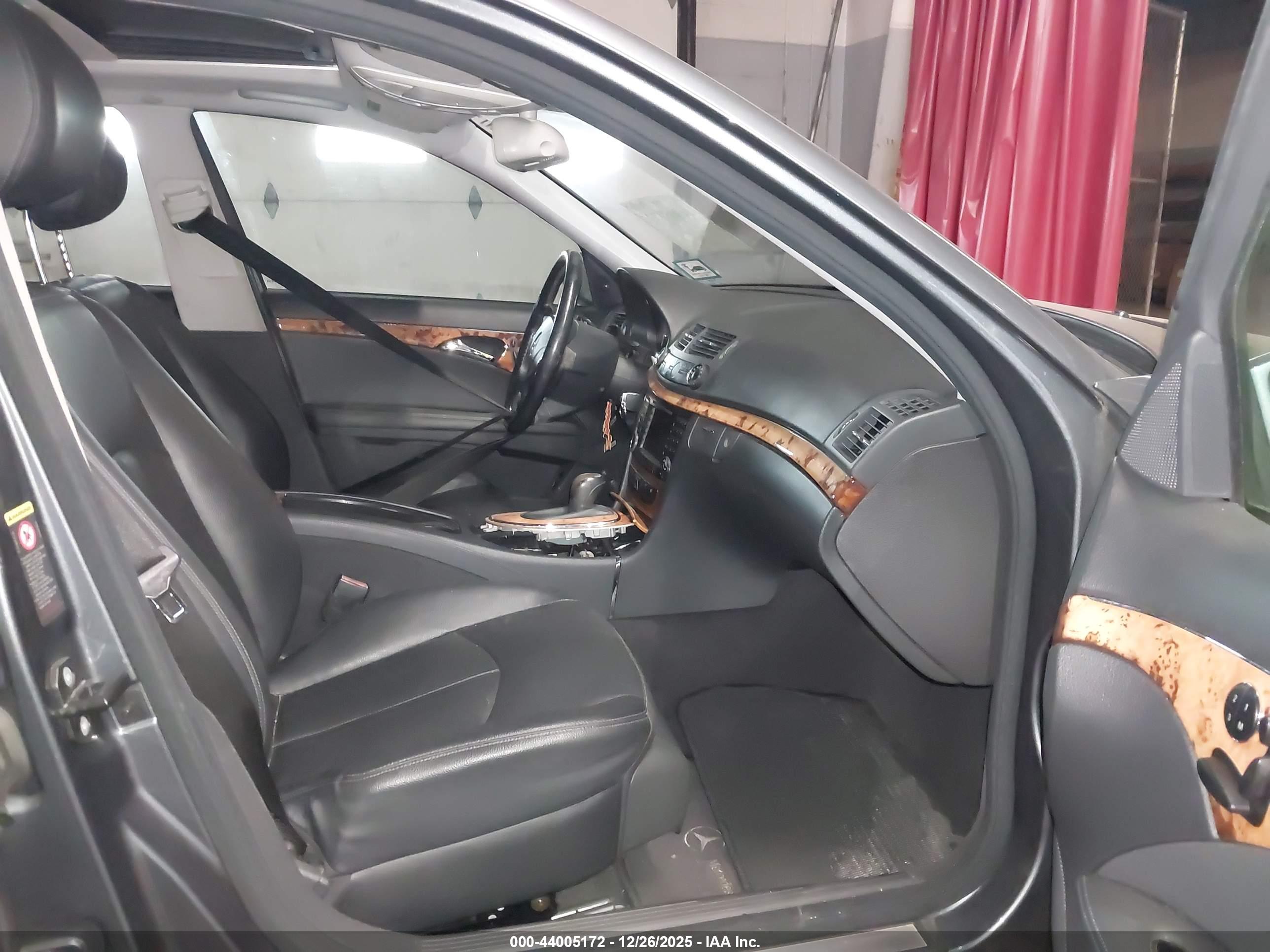 MERCEDES-BENZ E image 5