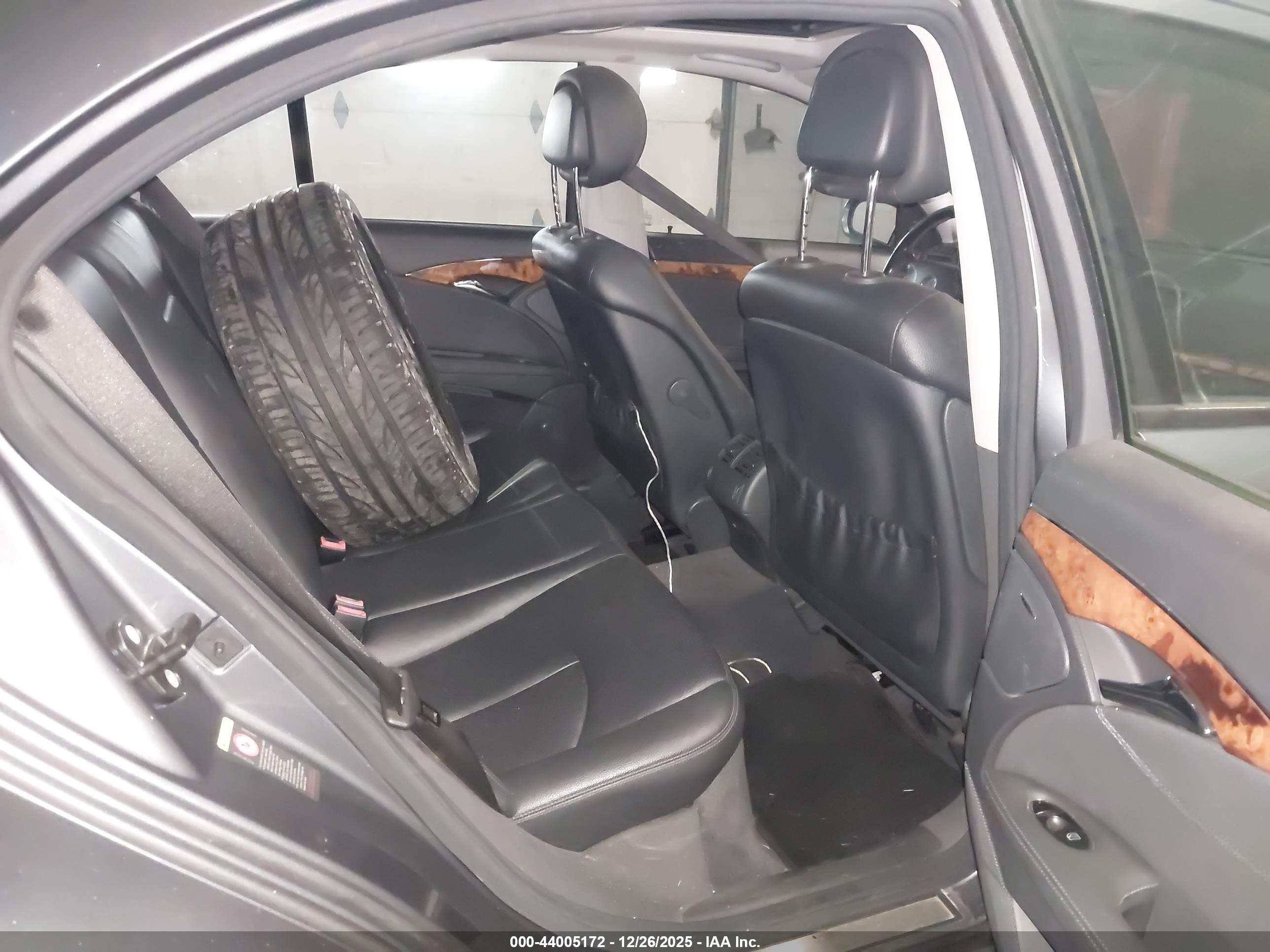 MERCEDES-BENZ E image 8