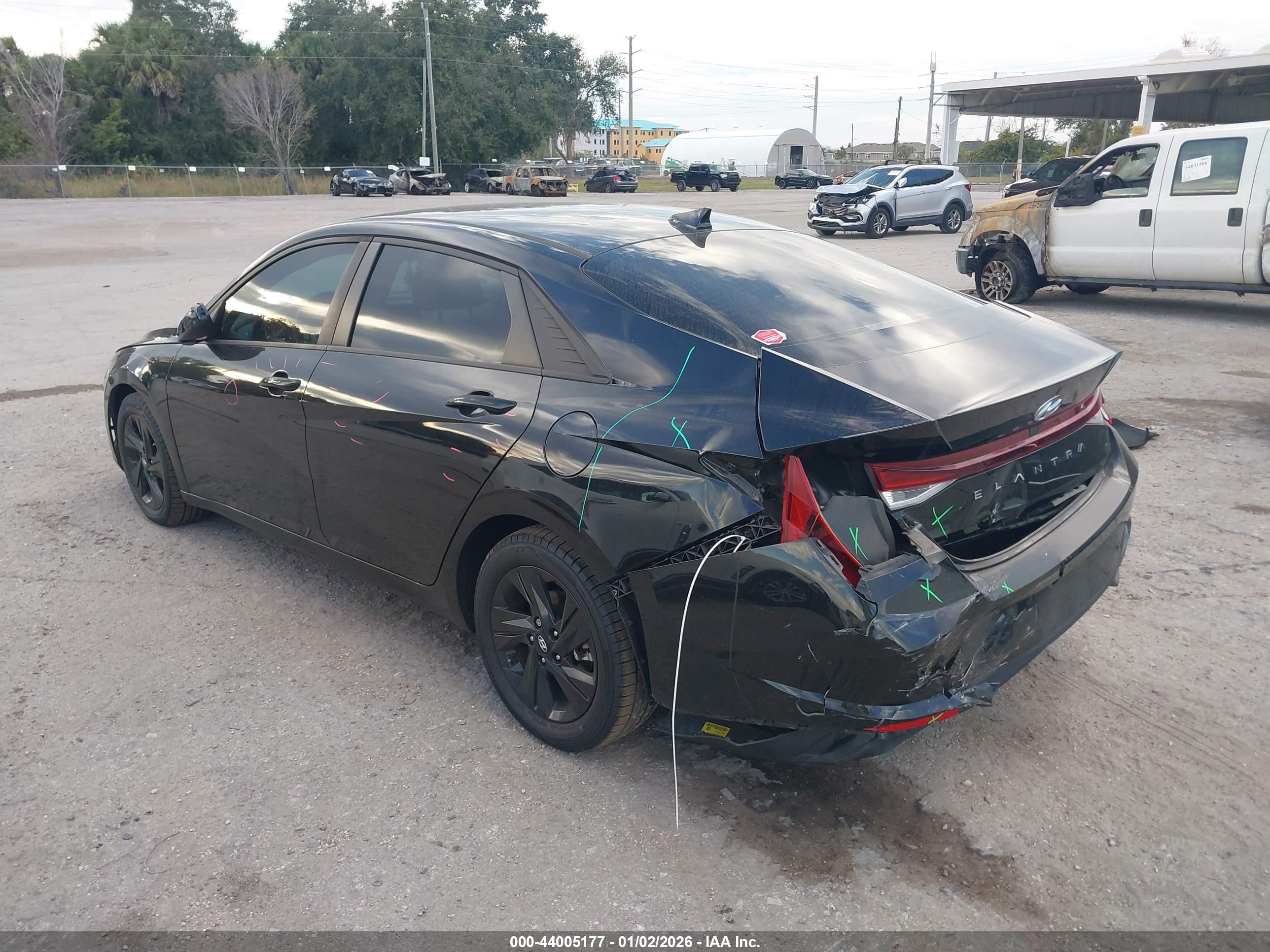 HYUNDAI ELANTRA image 3