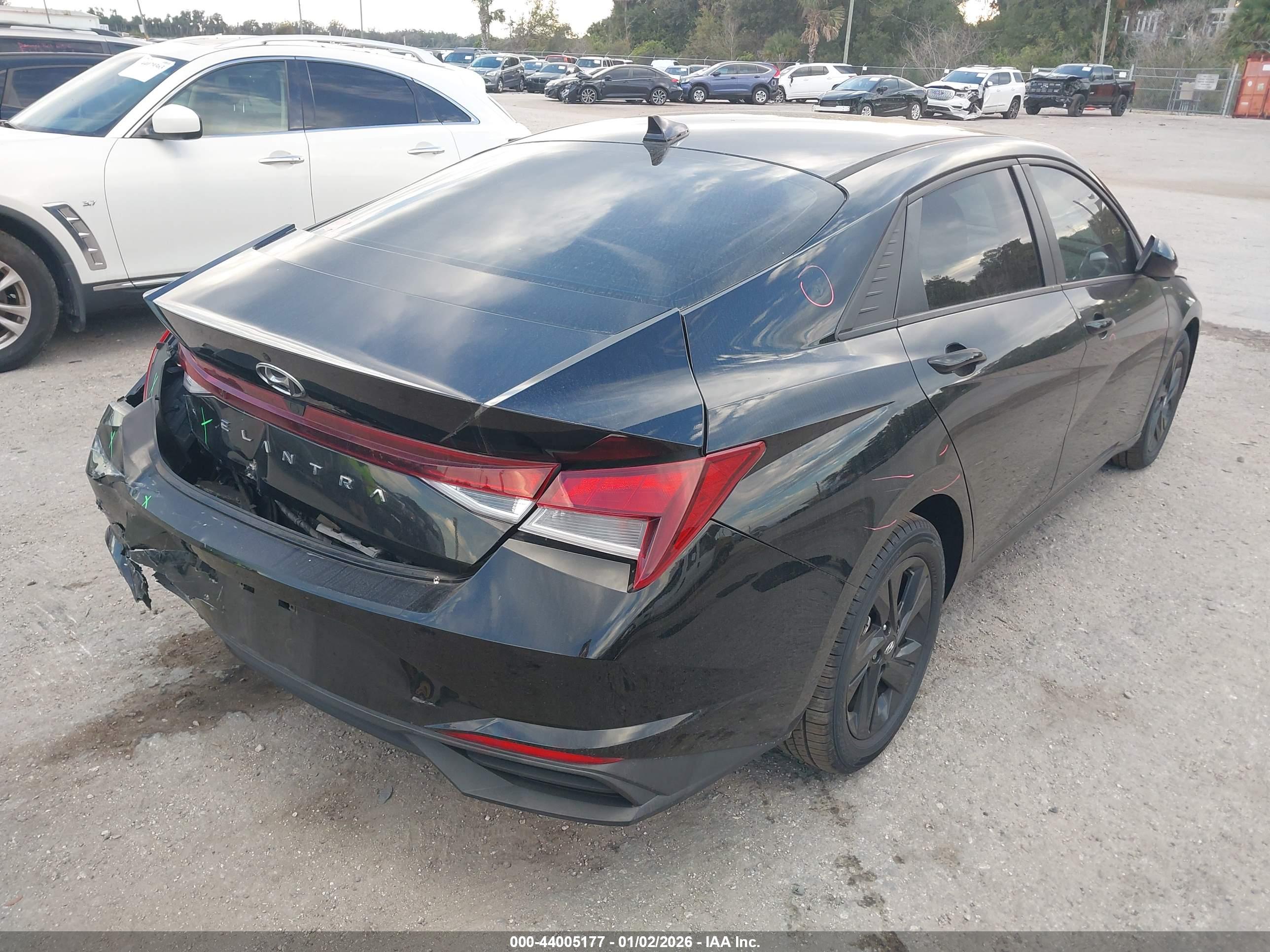 HYUNDAI ELANTRA image 4