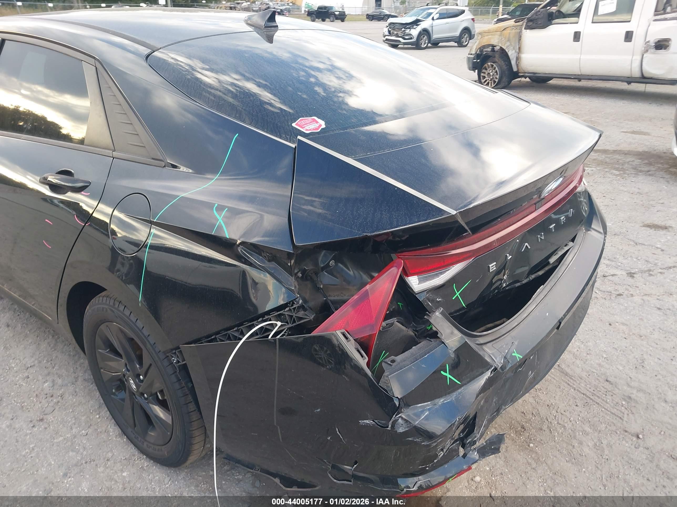HYUNDAI ELANTRA image 6