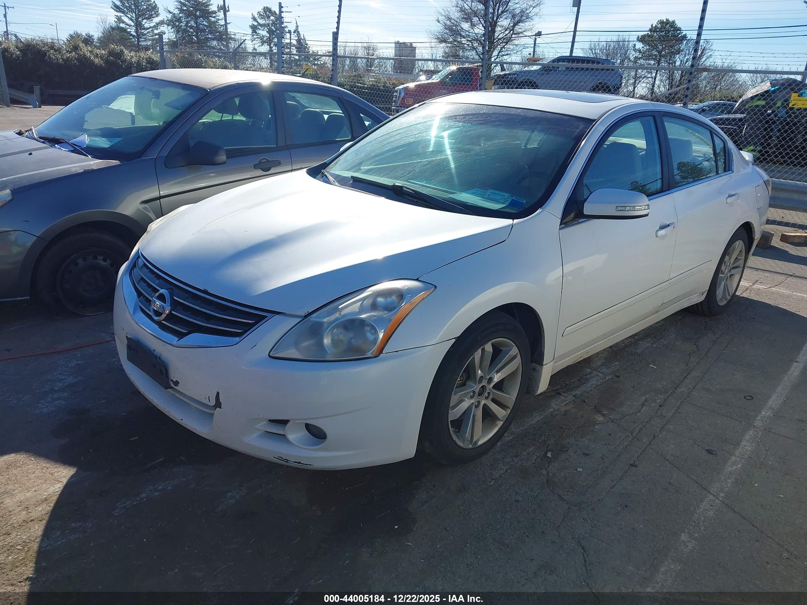 NISSAN ALTIMA image 2