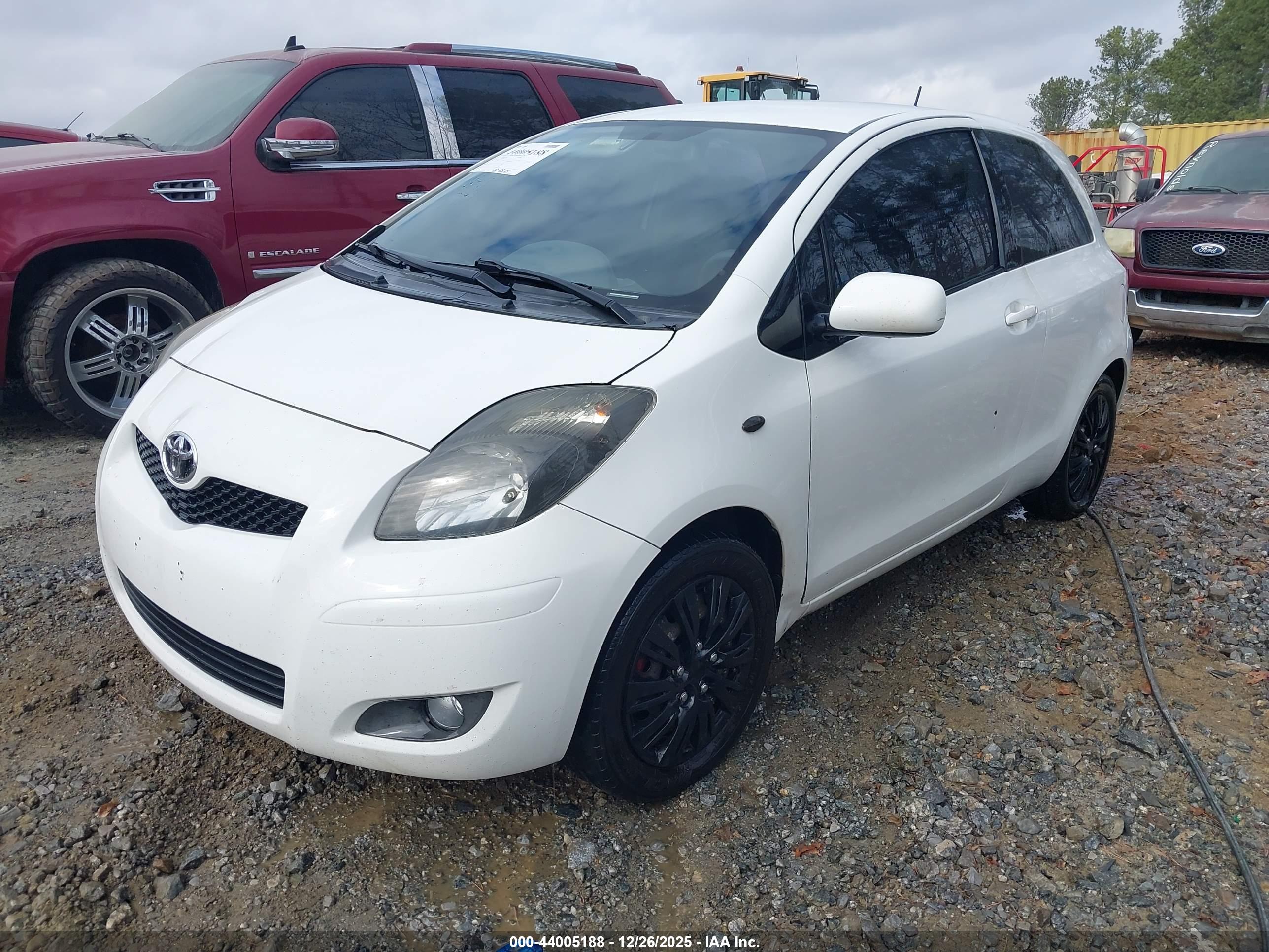 TOYOTA YARIS image 2