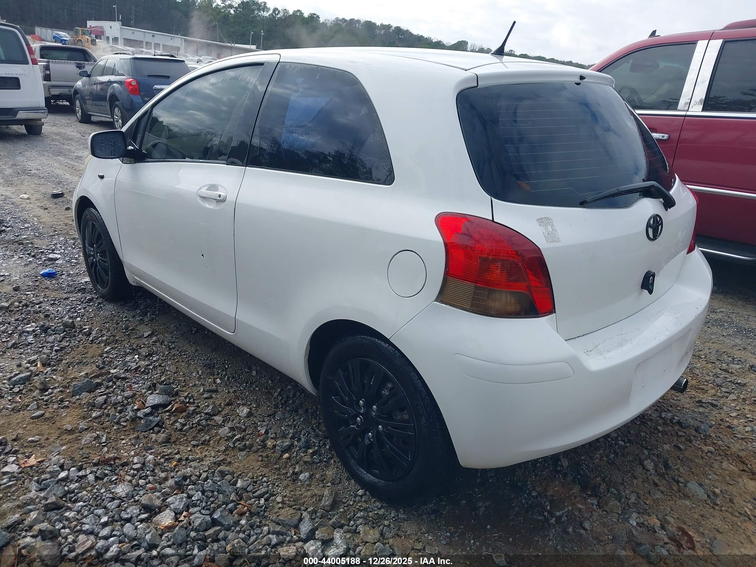 TOYOTA YARIS image 3